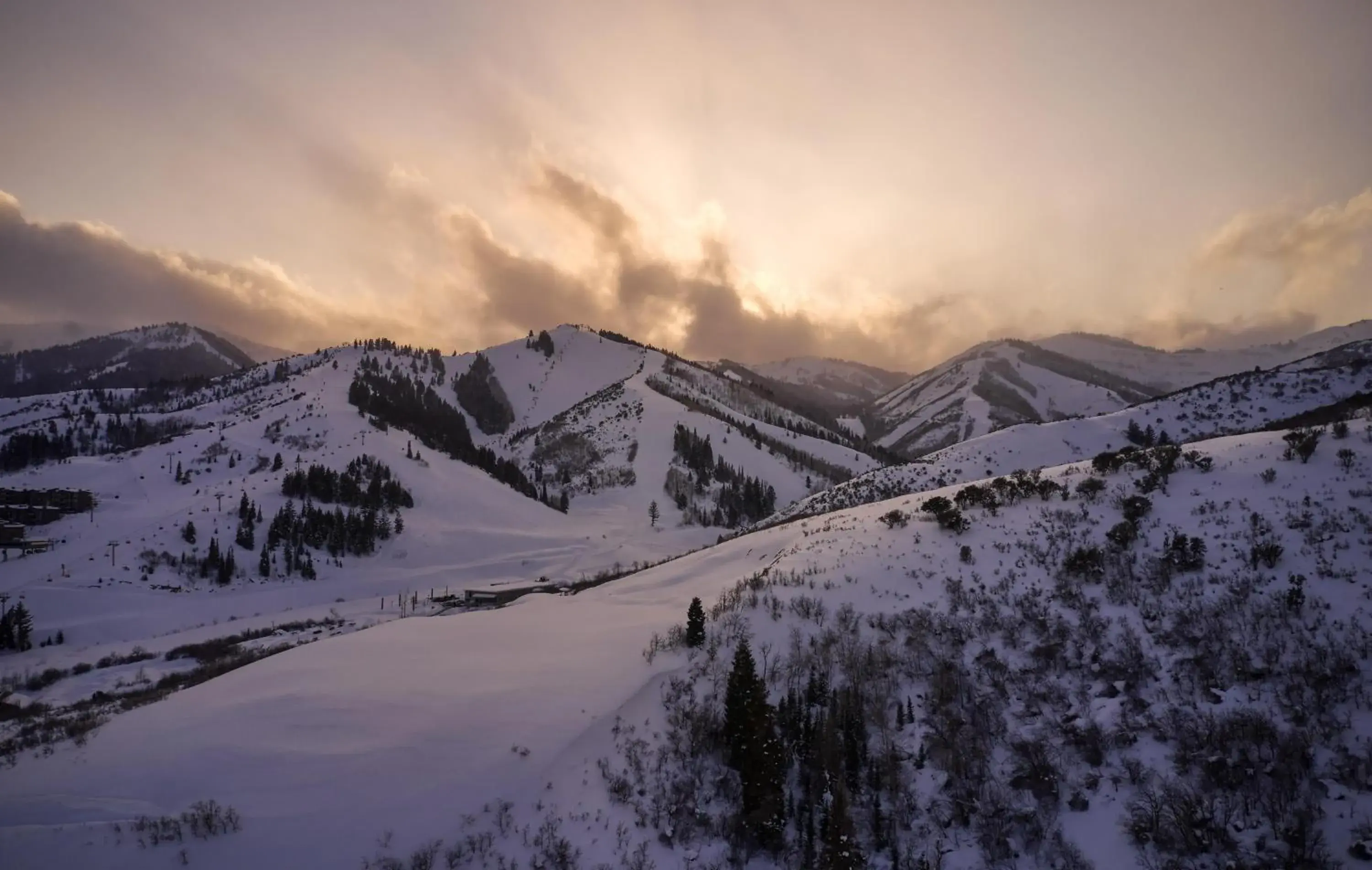 Property building in Waldorf Astoria Park City Property building in Waldorf Astoria Park City