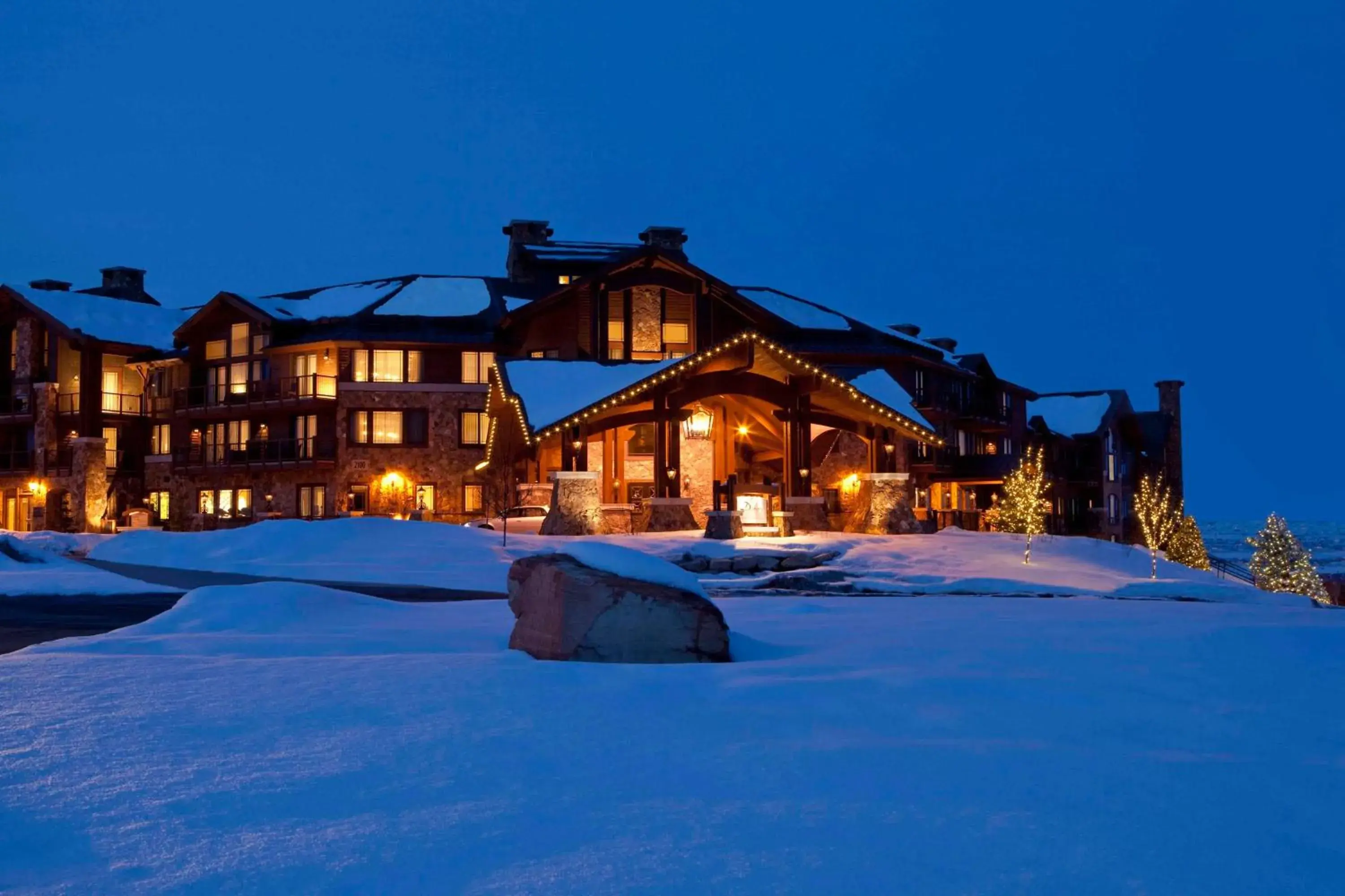 Property building in Waldorf Astoria Park City Property building in Waldorf Astoria Park City