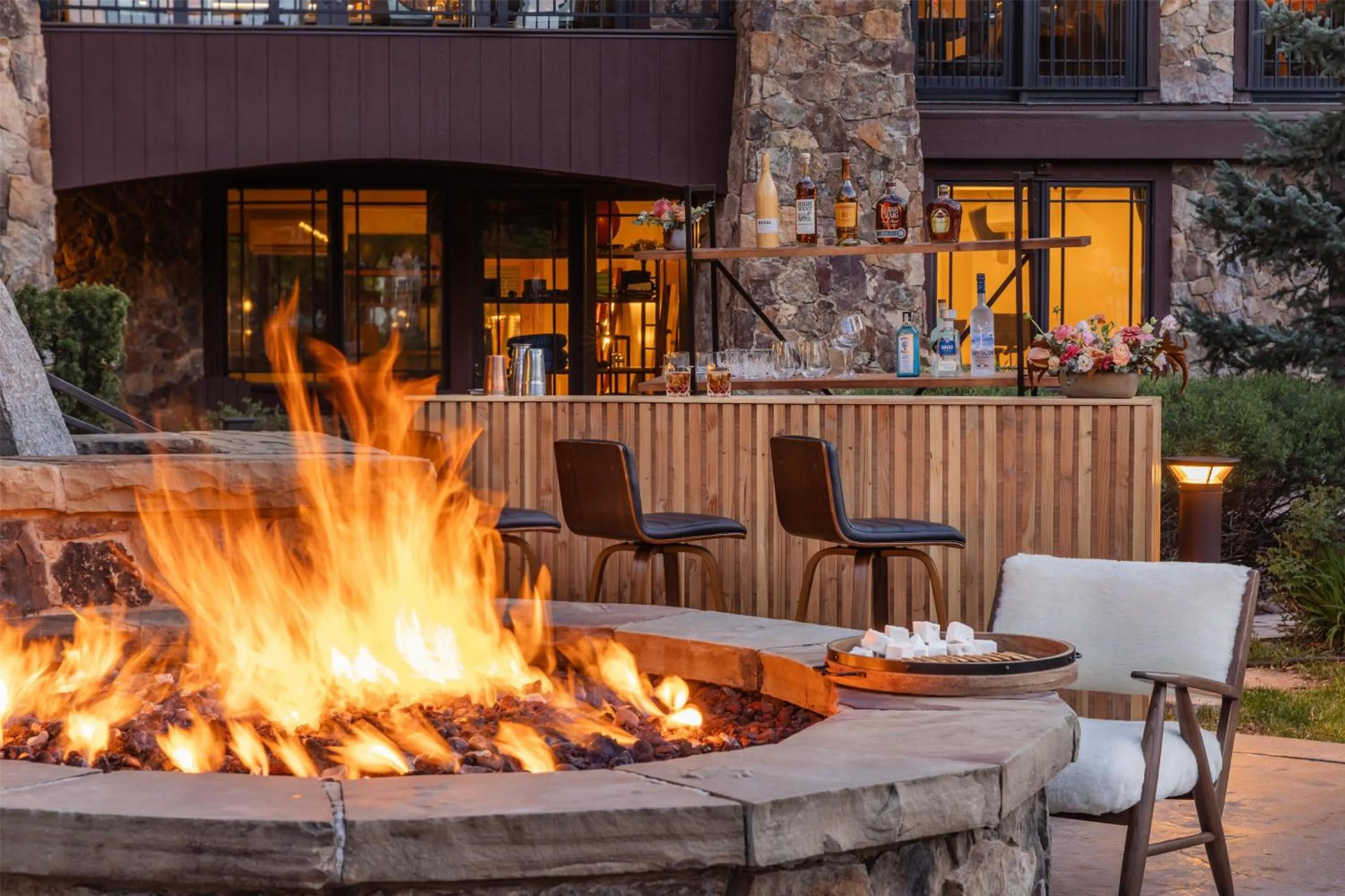 Lounge or bar in Waldorf Astoria Park City
