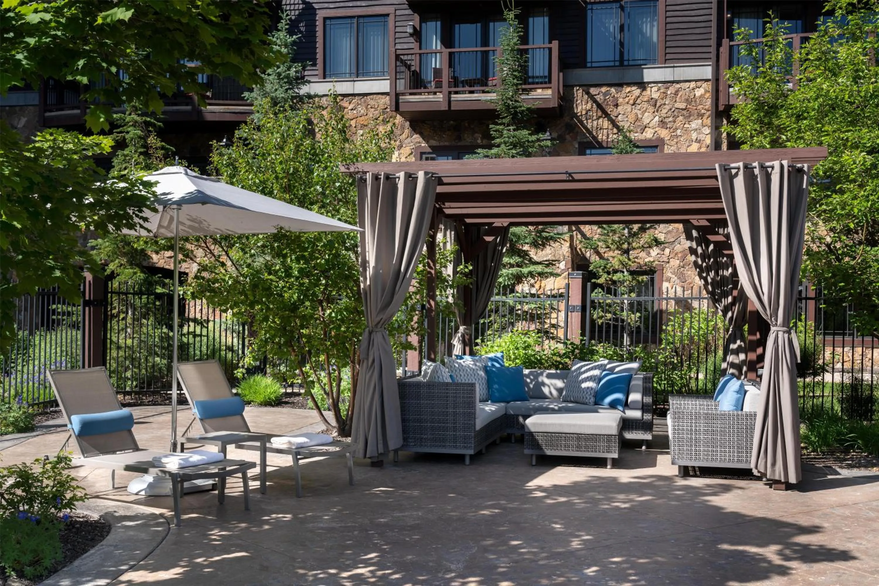 Patio in Waldorf Astoria Park City