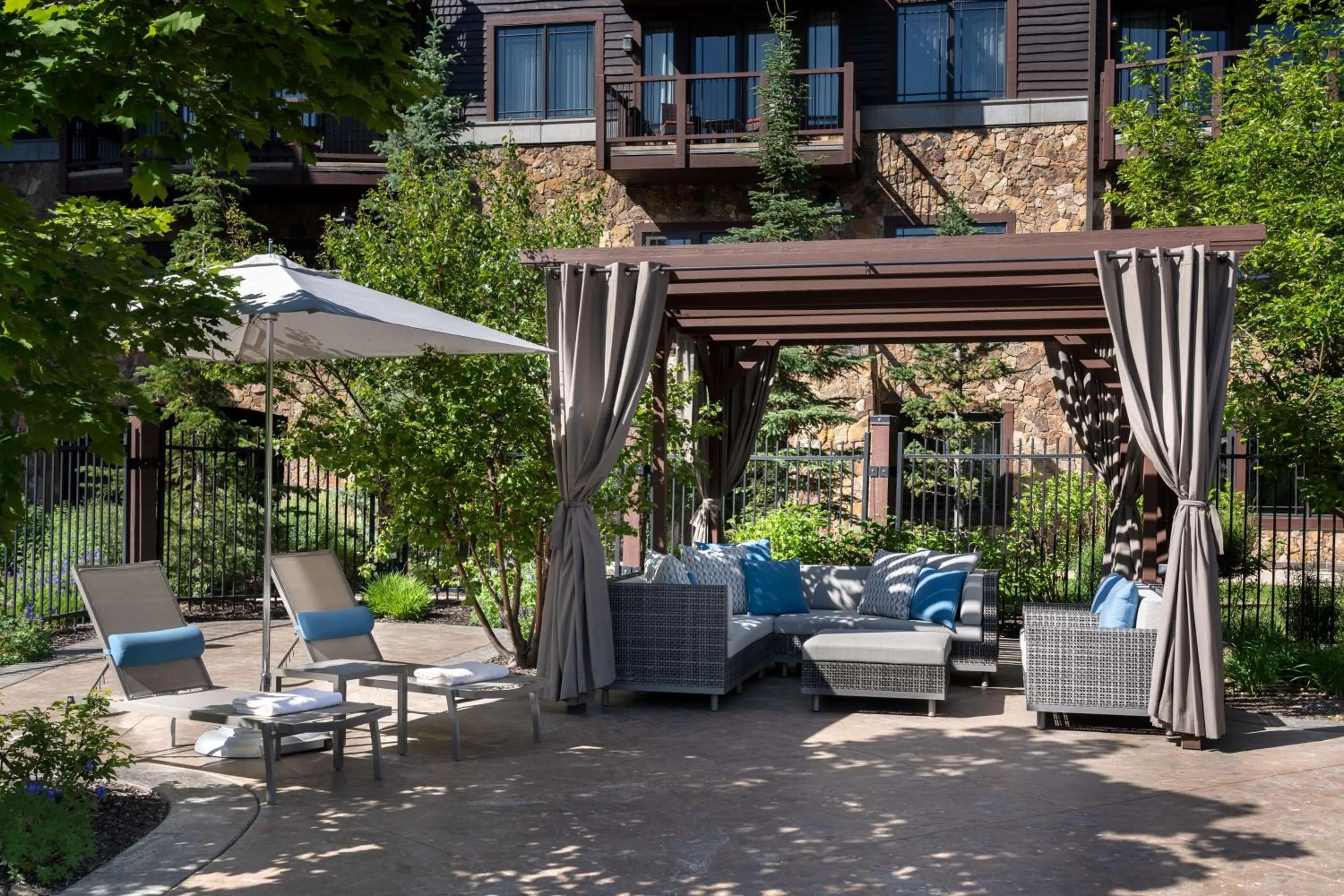 Patio in Waldorf Astoria Park City