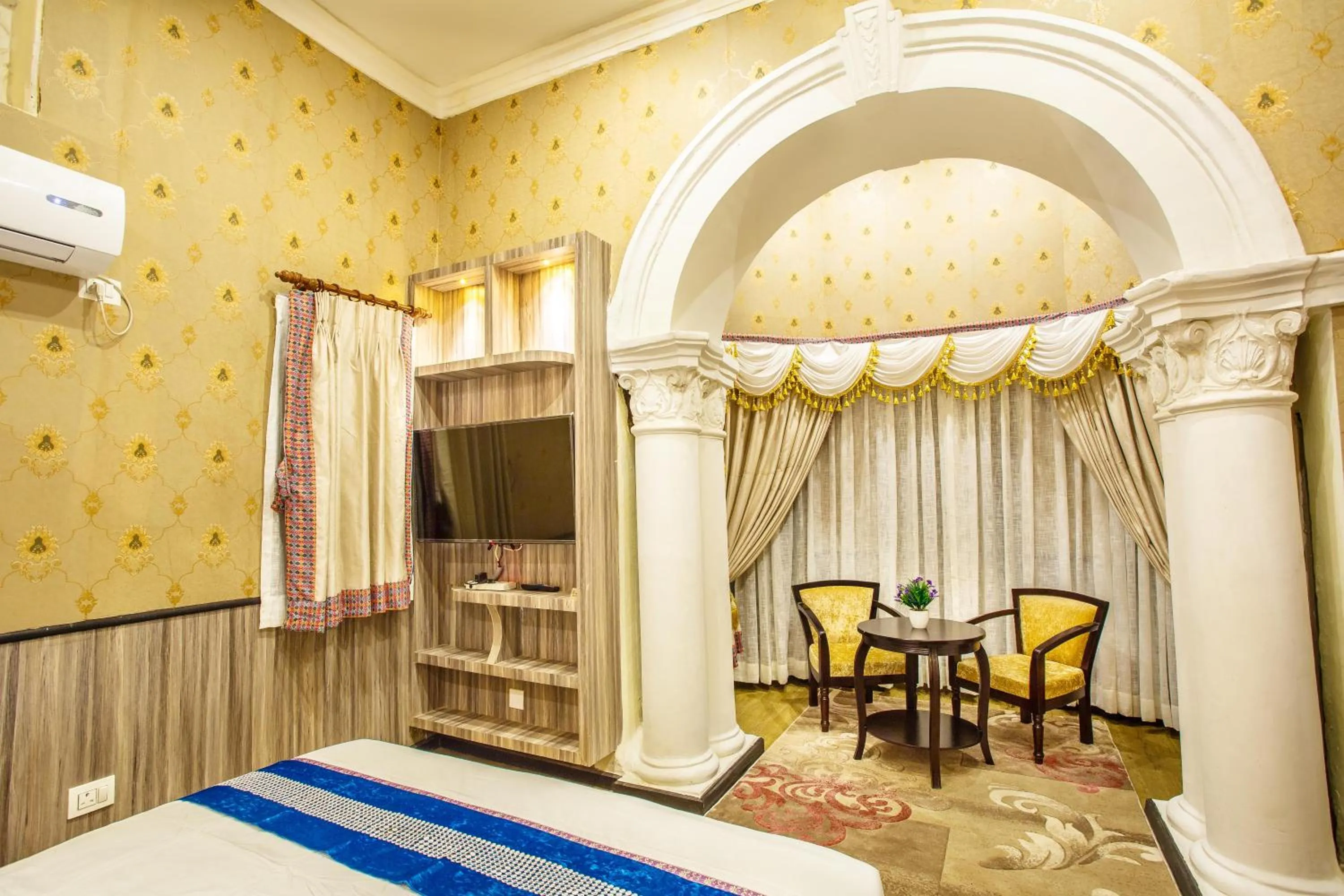 Shower, Bed in Royal Empire Boutique Hotel