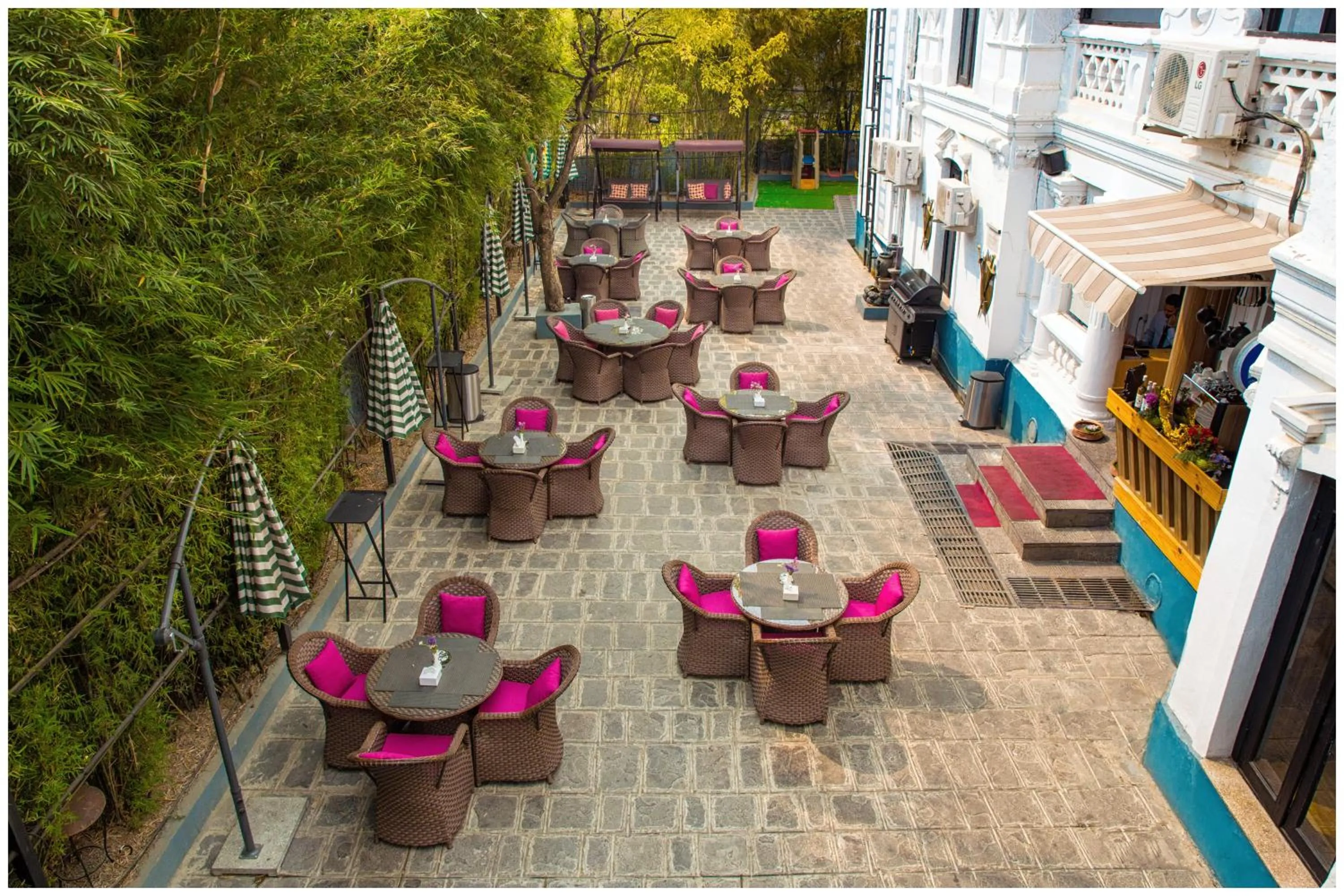 Restaurant/places to eat in Royal Empire Boutique Hotel