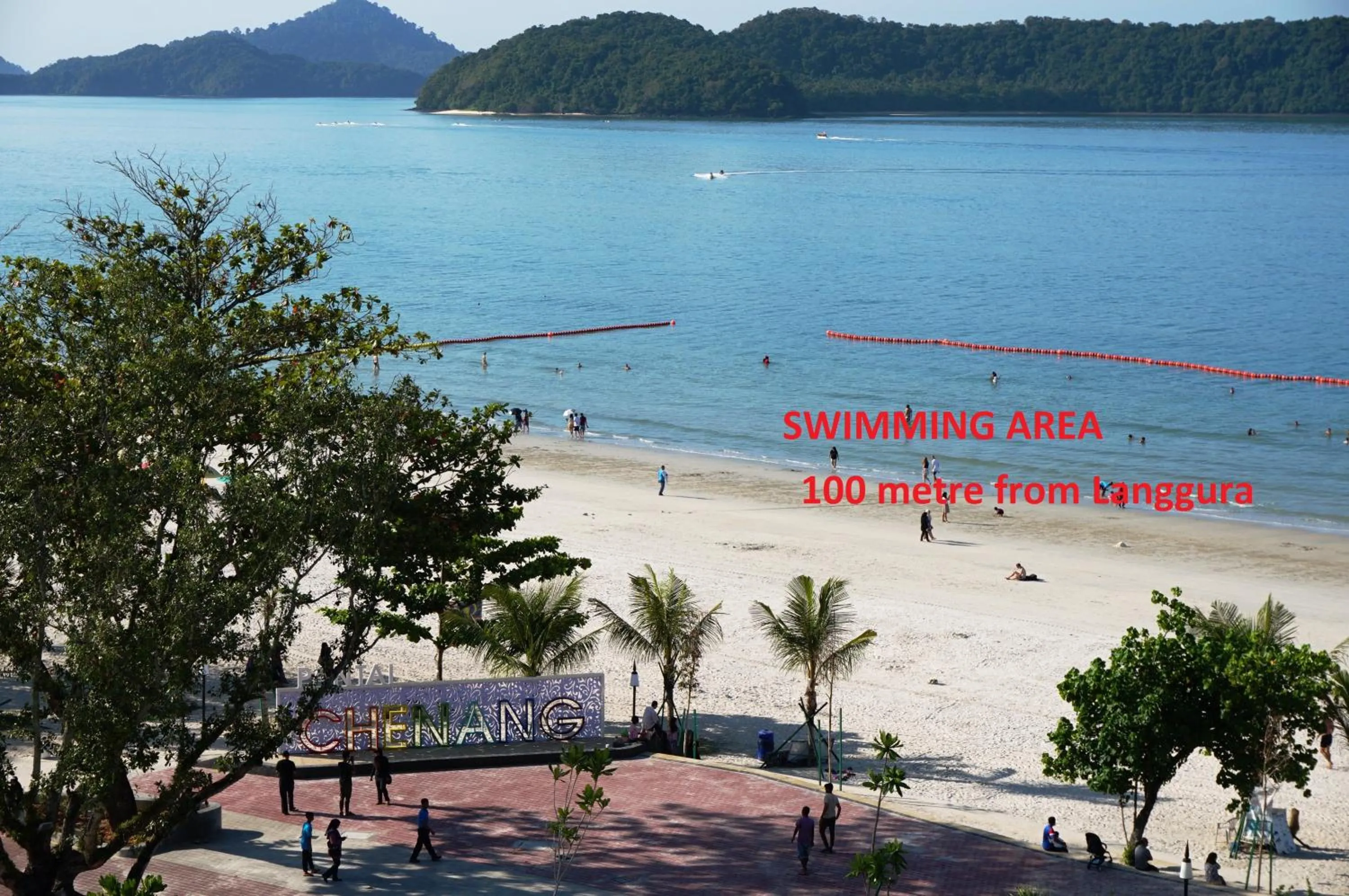 Beach in Langgura Baron Resort