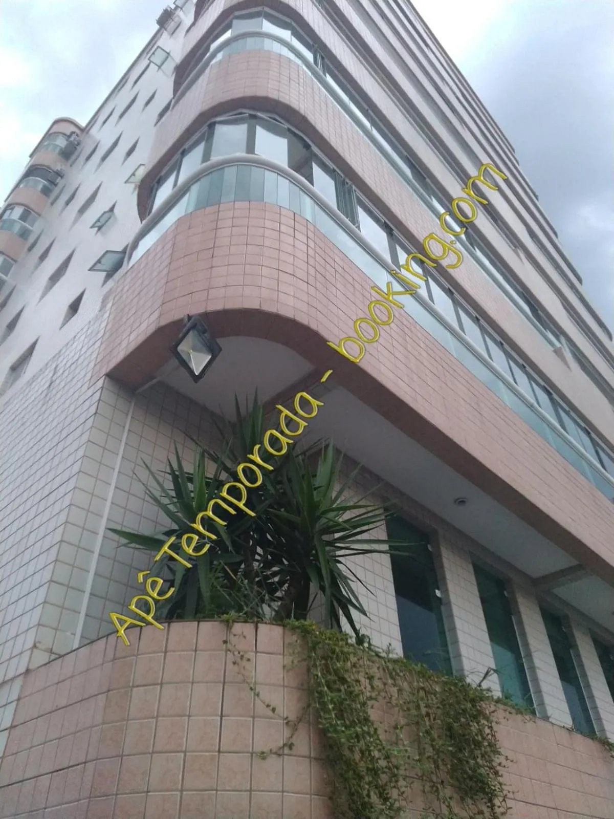 Property building in Apê Temporada Praia Grande SP Completo com Piscina, Churrasqueira, Estacionamento