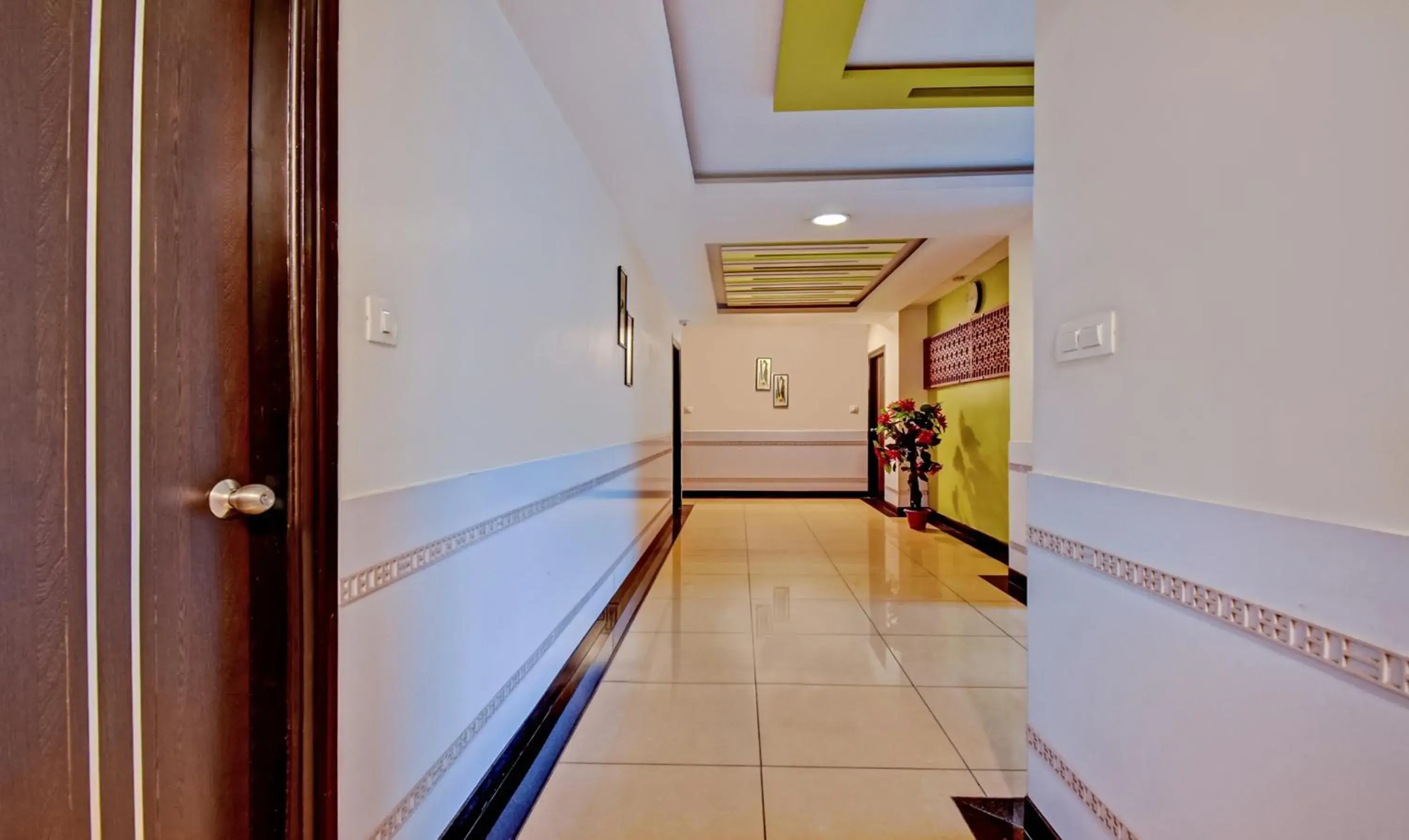 Lobby or reception in Treebo Raj Elegance Manyata Tech Park Lobby or reception in Treebo Raj Elegance Manyata Tech Park