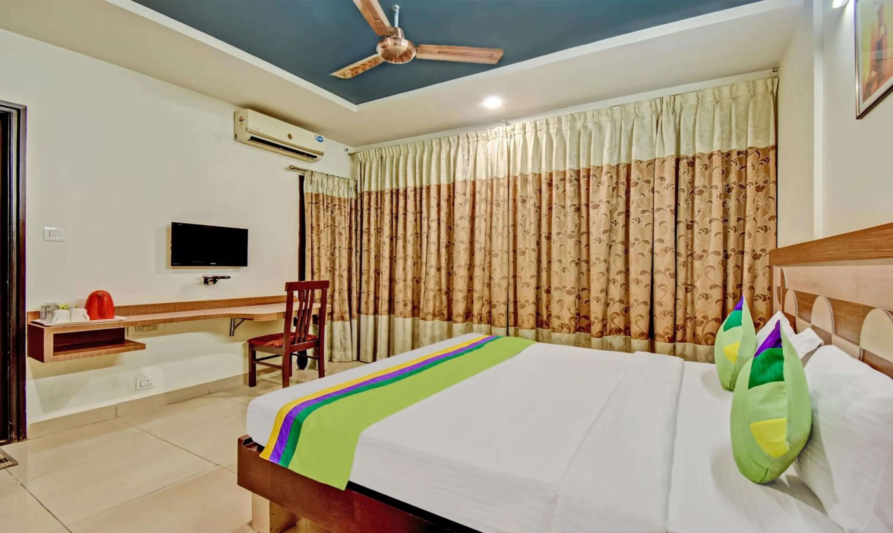 Bedroom, Bed in Treebo Raj Elegance Manyata Tech Park