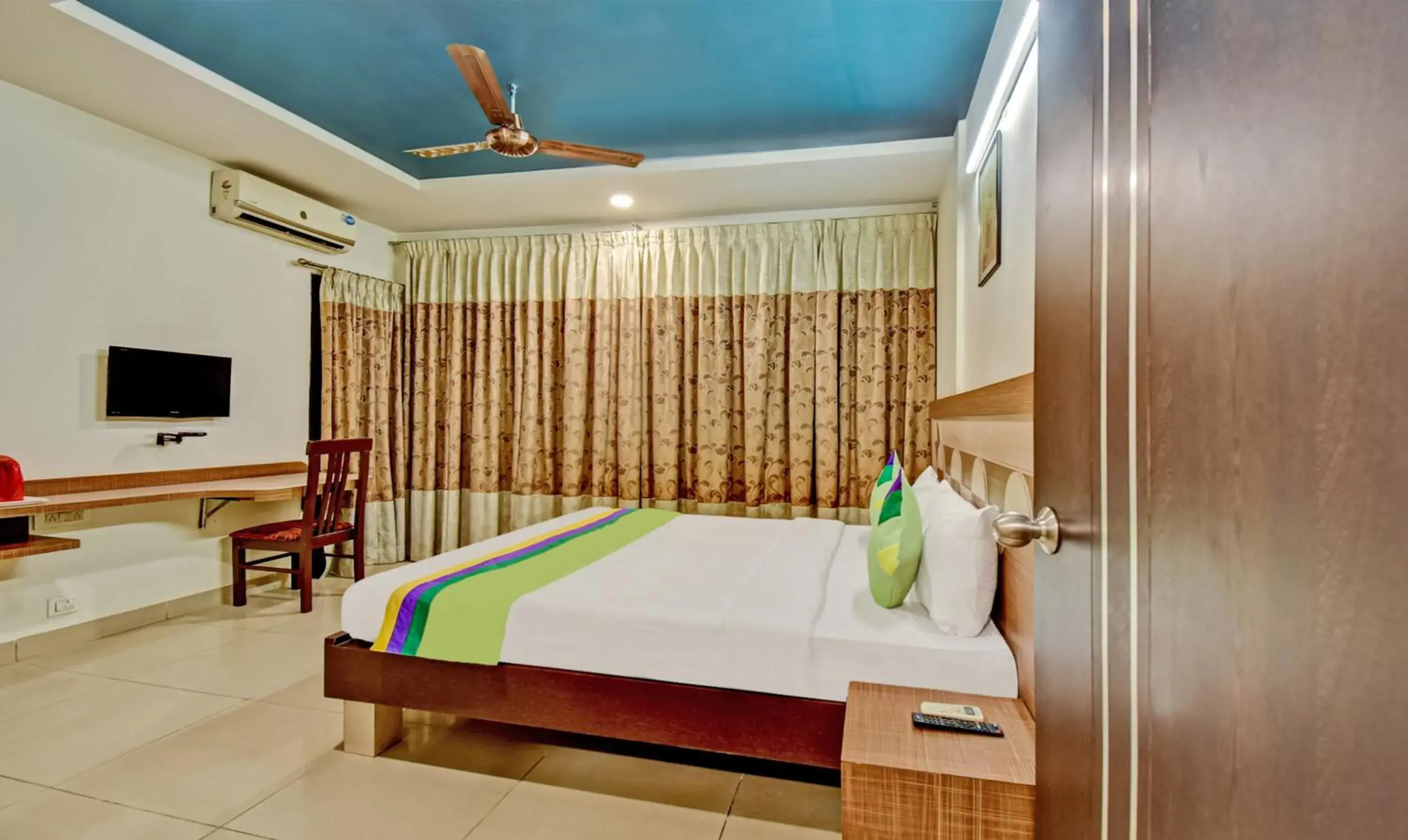 Bedroom, Bed in Treebo Raj Elegance Manyata Tech Park Bedroom, Bed in Treebo Raj Elegance Manyata Tech Park