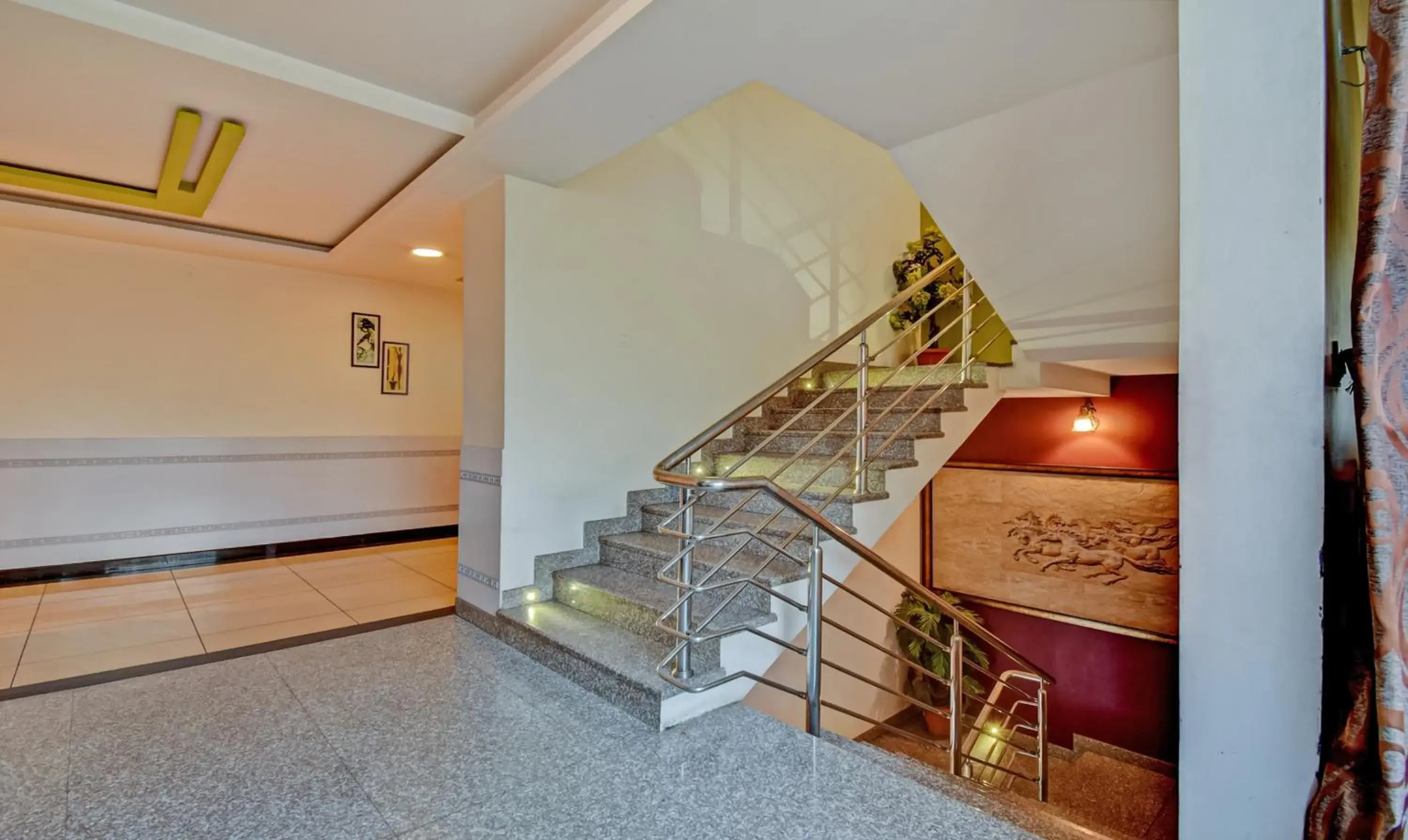 Lobby or reception, Bed in Treebo Raj Elegance Manyata Tech Park Lobby or reception, Bed in Treebo Raj Elegance Manyata Tech Park