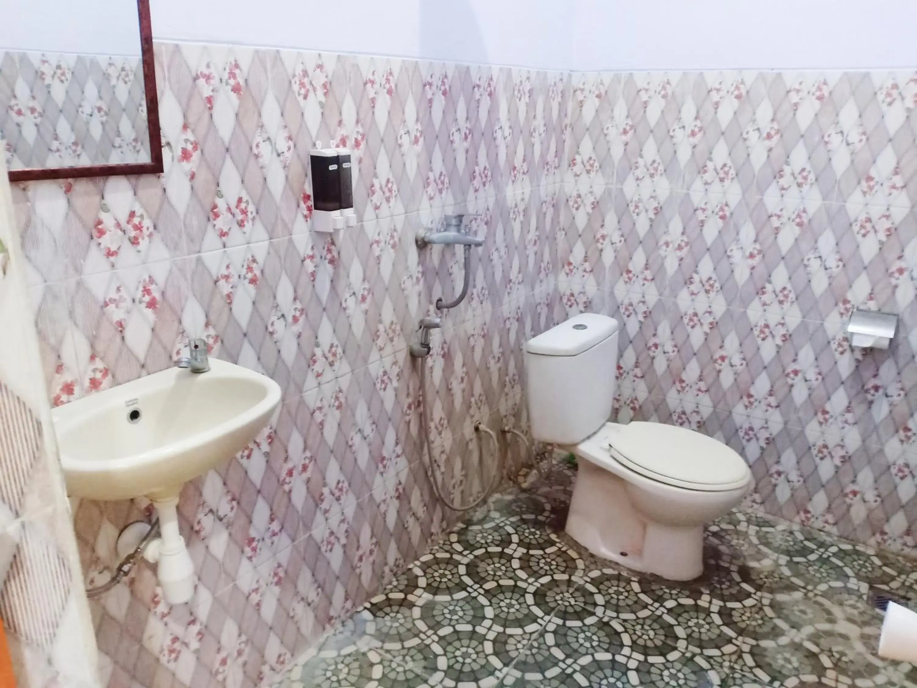 Double Room with Private Bathroom in Sritanjung Homestay Double Room with Private Bathroom in Sritanjung Homestay