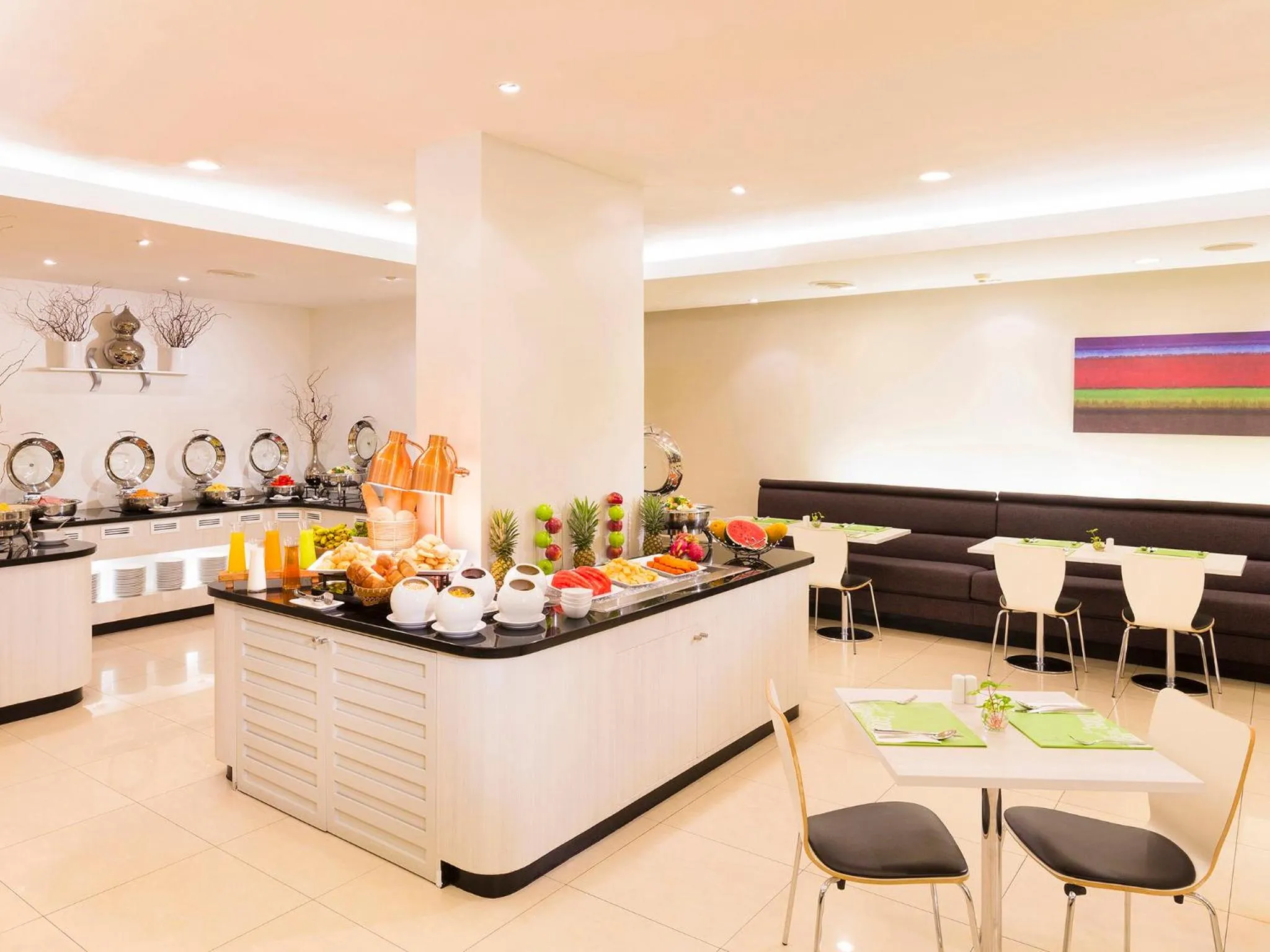 Restaurant/places to eat in ibis Bangkok Sathorn