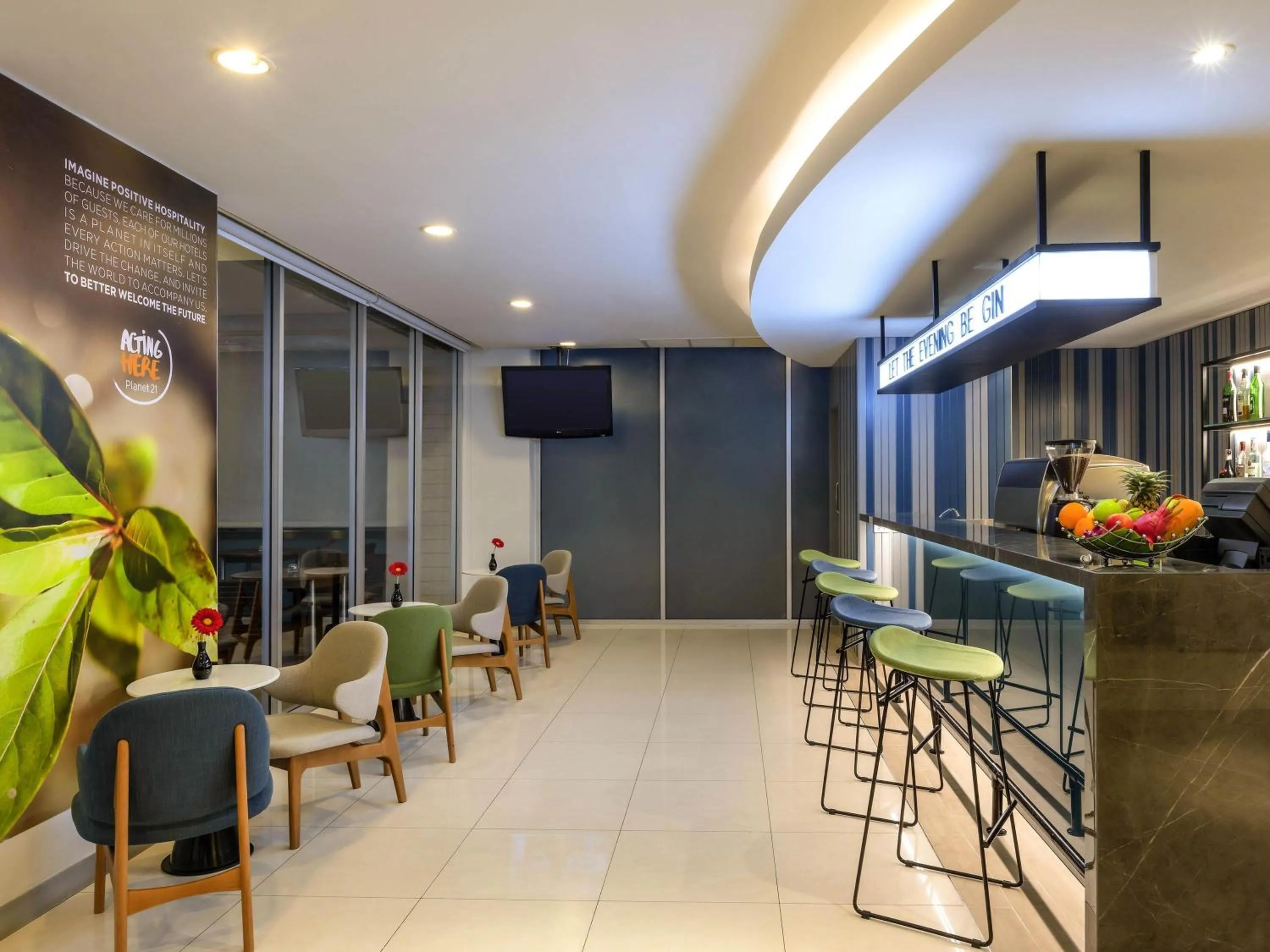 Lounge or bar in ibis Bangkok Sathorn