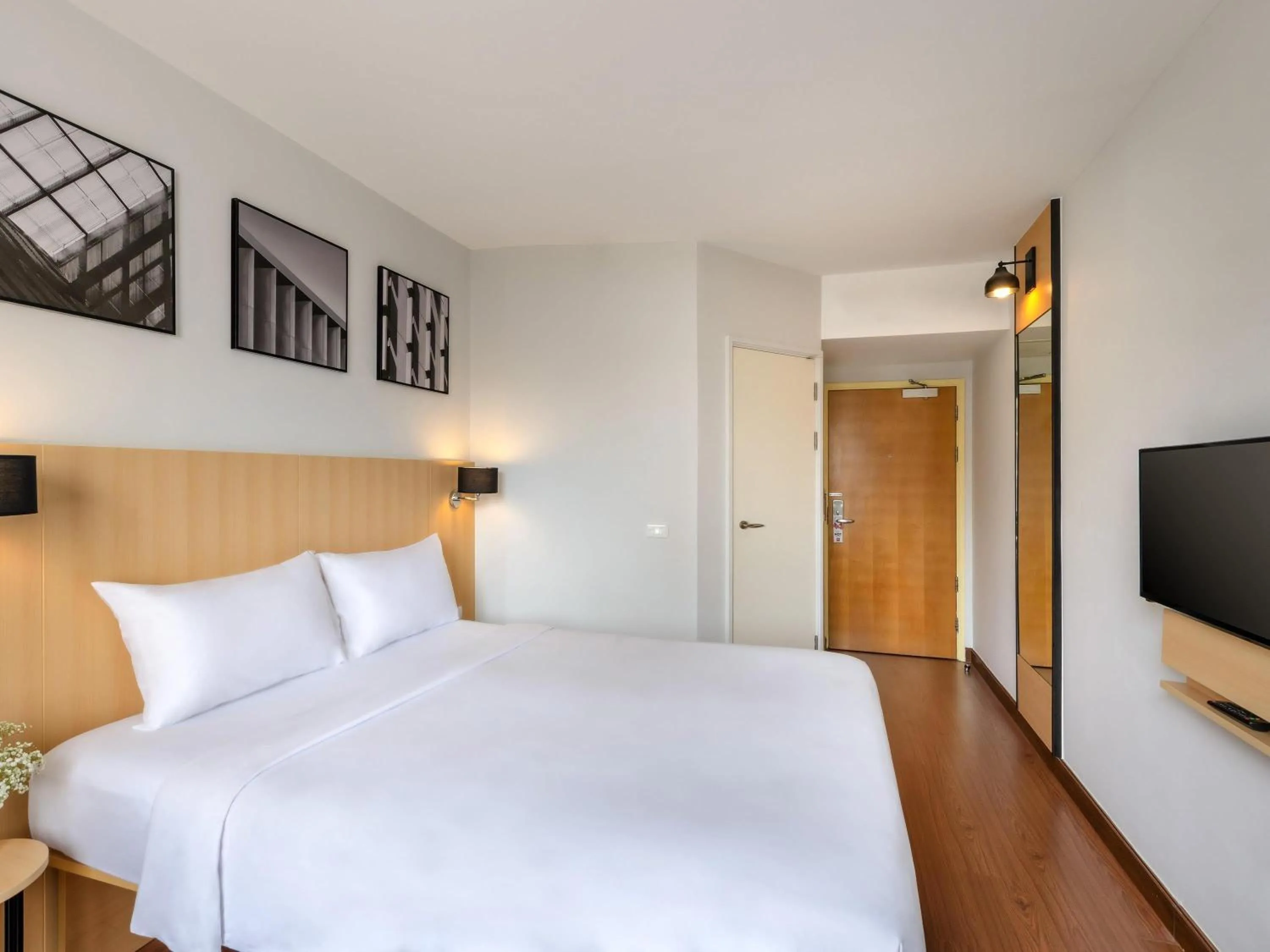 Bedroom, Bed in ibis Bangkok Sathorn