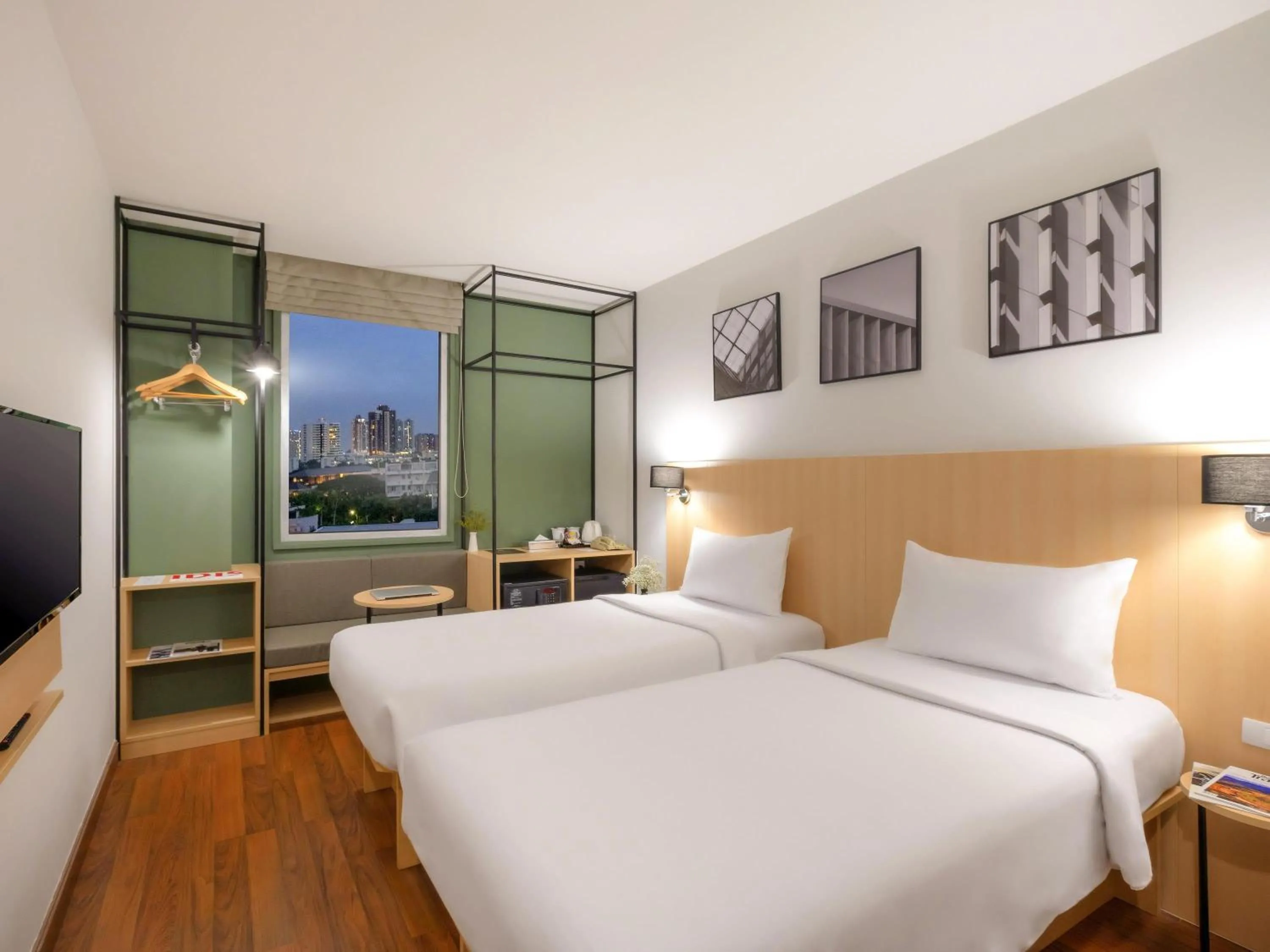 Bedroom, Bed in ibis Bangkok Sathorn