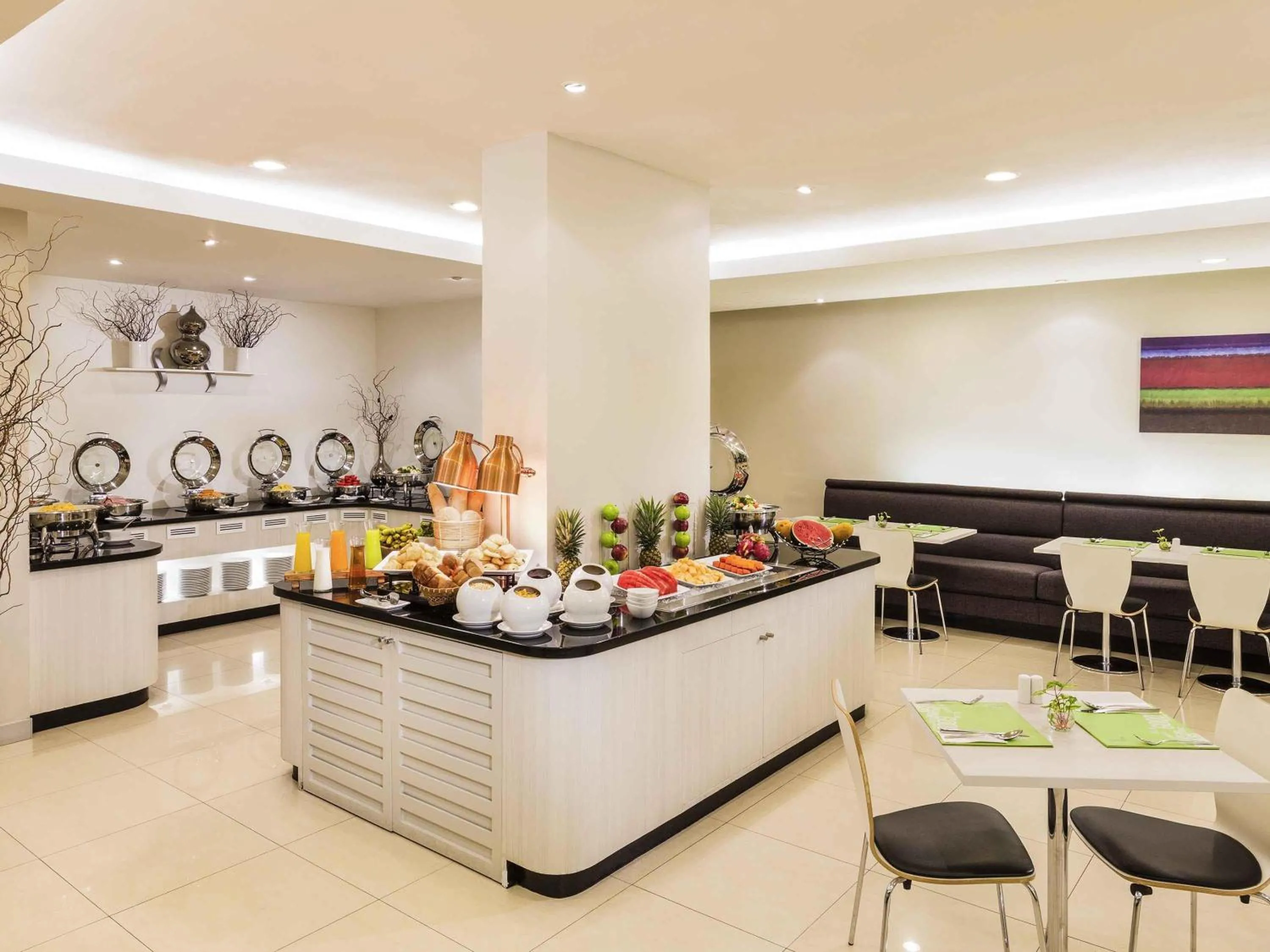 Restaurant/places to eat in ibis Bangkok Sathorn