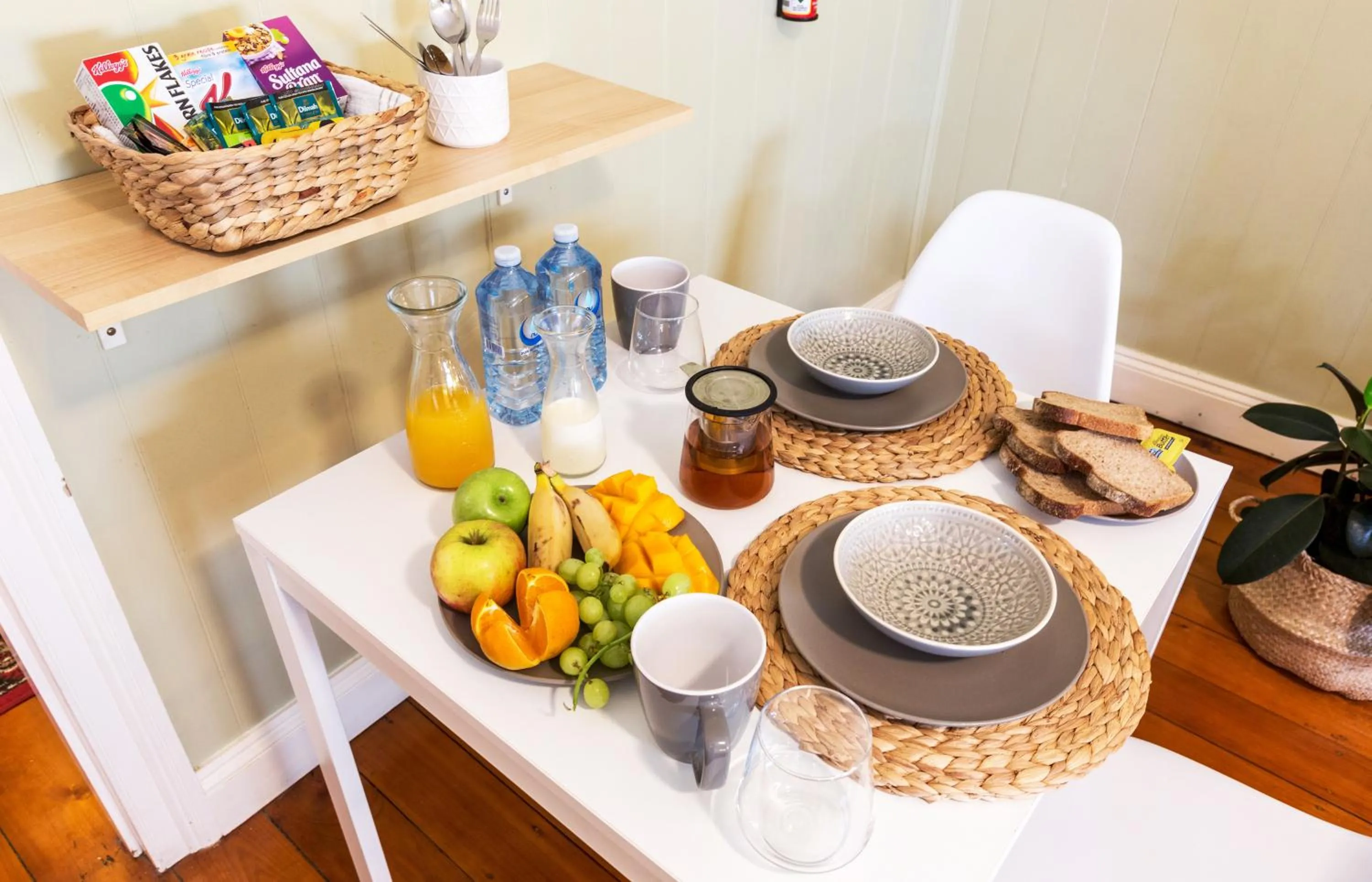 Breakfast in 99 Kirkland Bed & Breakfast