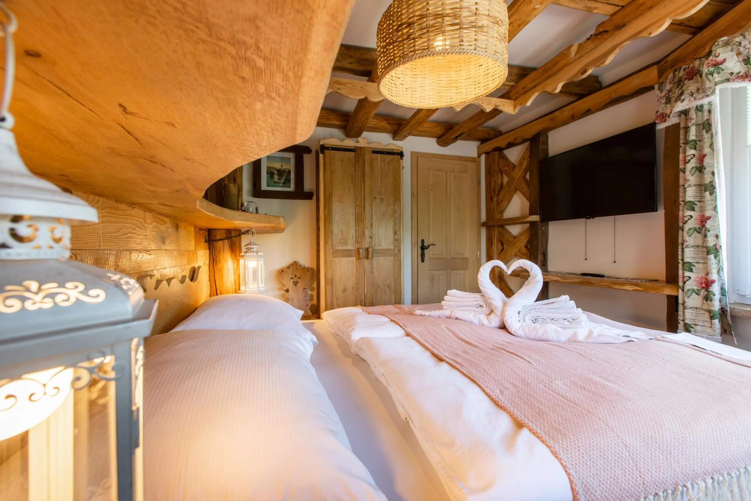 Photo of the whole room, Bed in Central Bled House