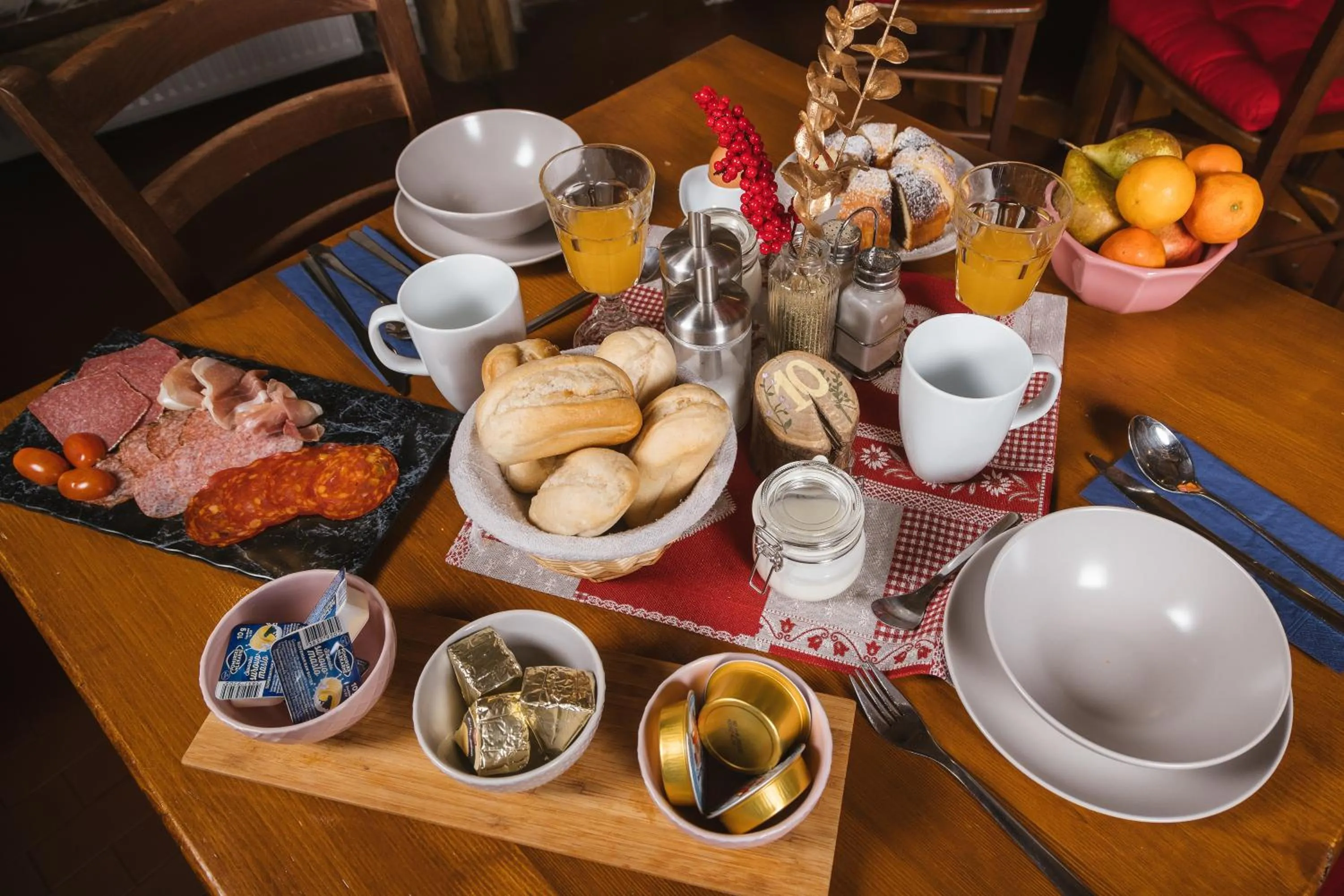 Breakfast in Central Bled House