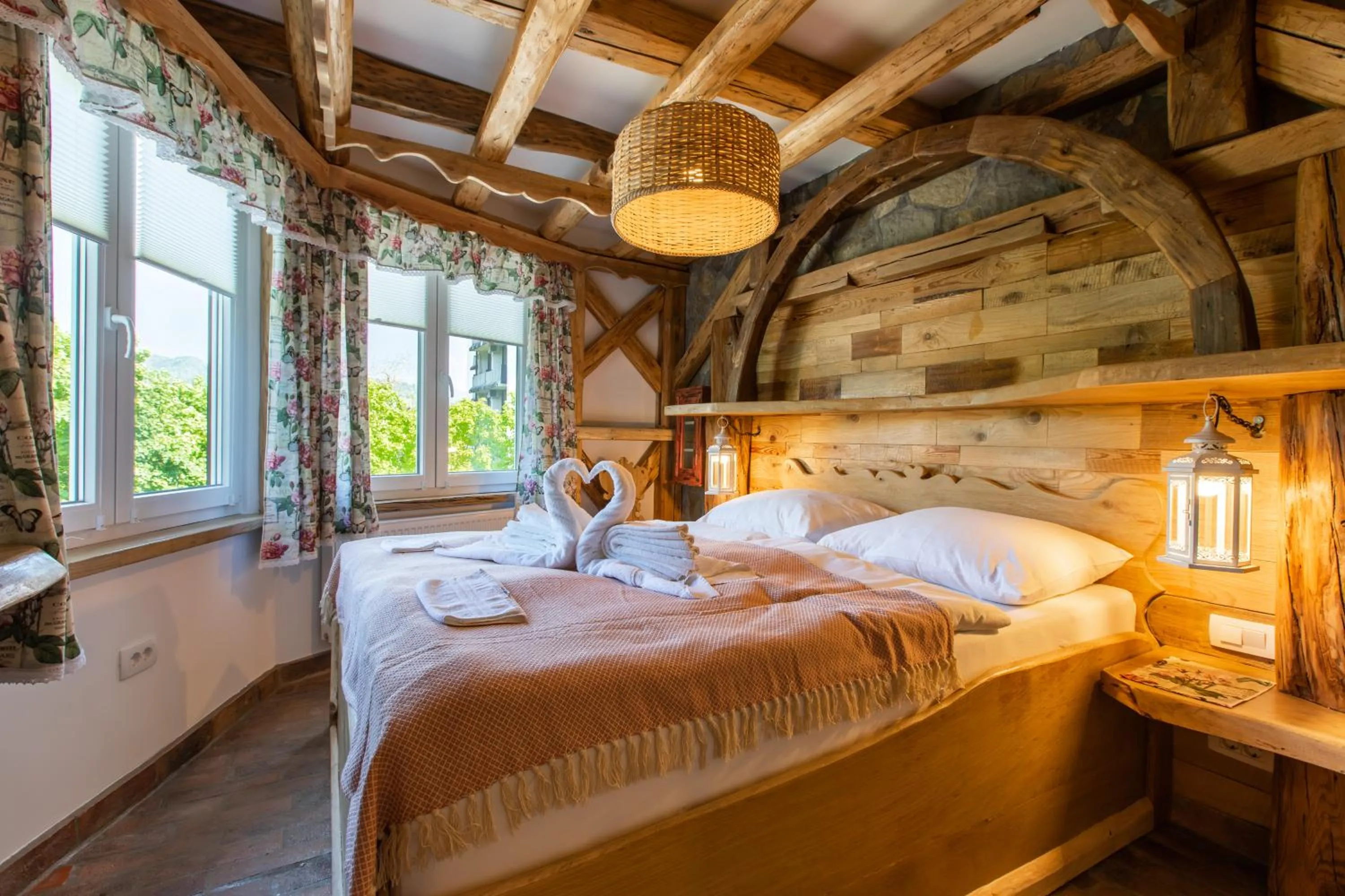 Photo of the whole room, Bed in Central Bled House