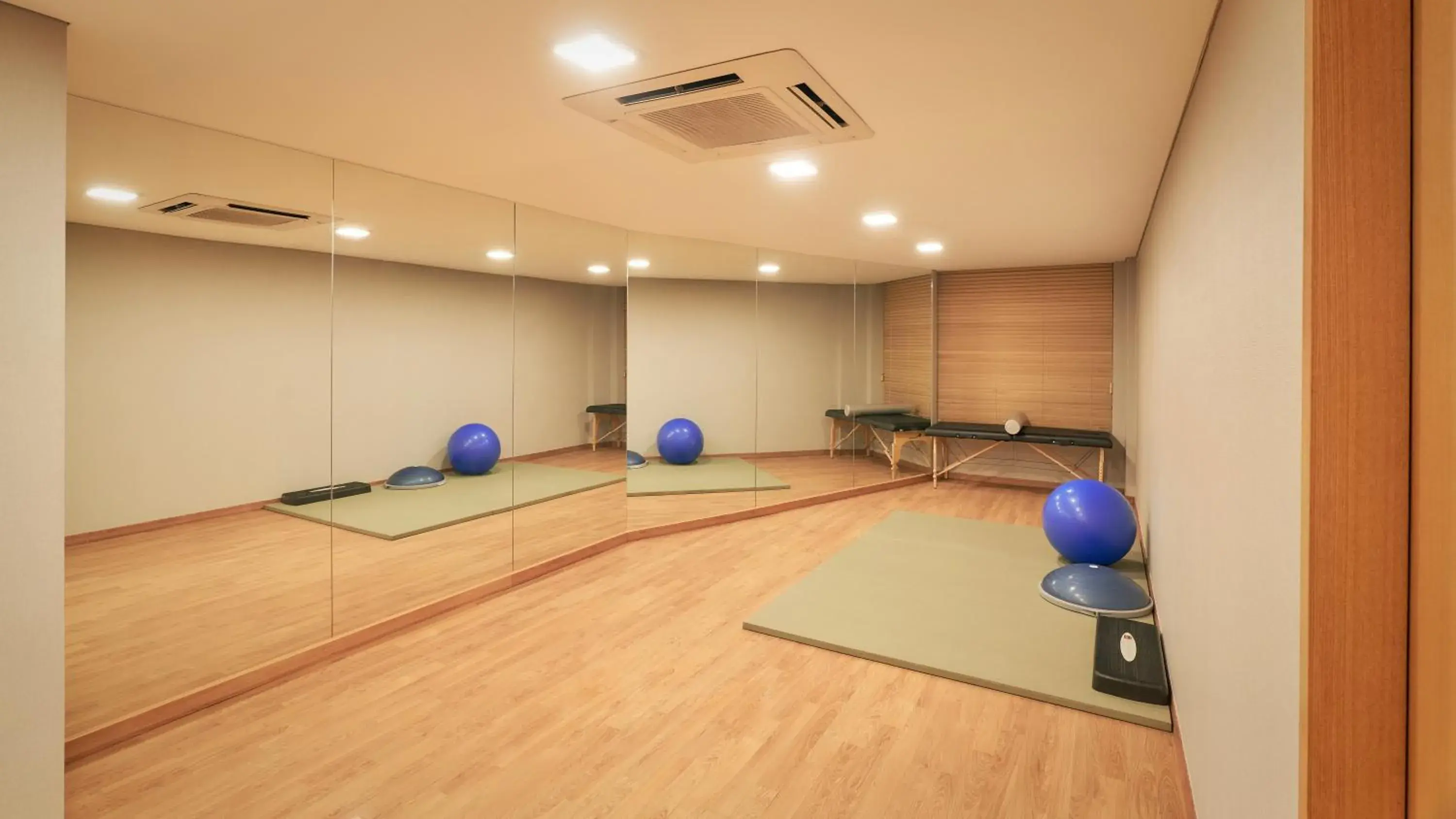 Fitness centre/facilities in Mercure Ambassador Jeju Fitness centre/facilities in Mercure Ambassador Jeju