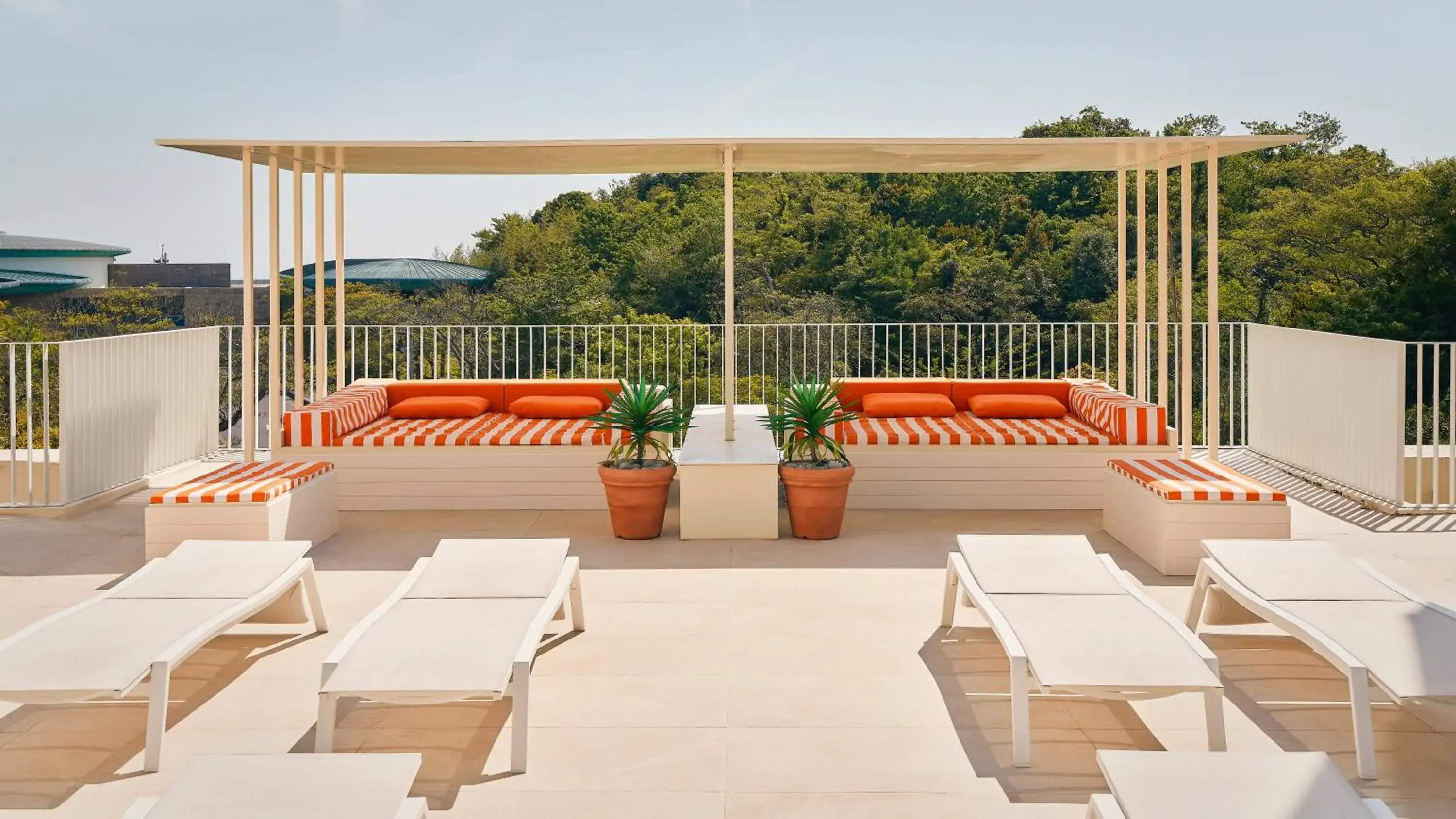 Swimming pool in Mercure Ambassador Jeju Swimming pool in Mercure Ambassador Jeju