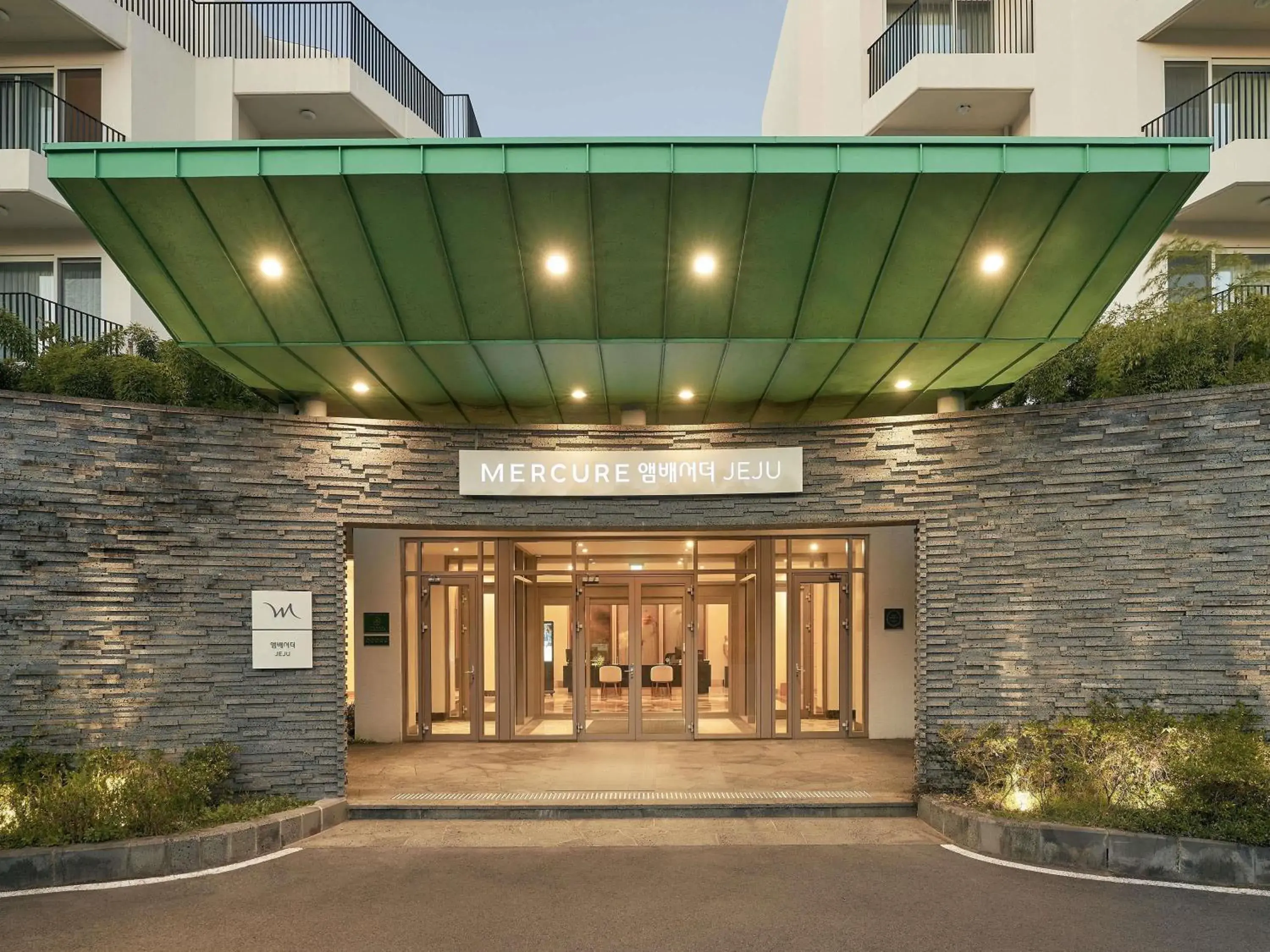 Property building in Mercure Ambassador Jeju Property building in Mercure Ambassador Jeju