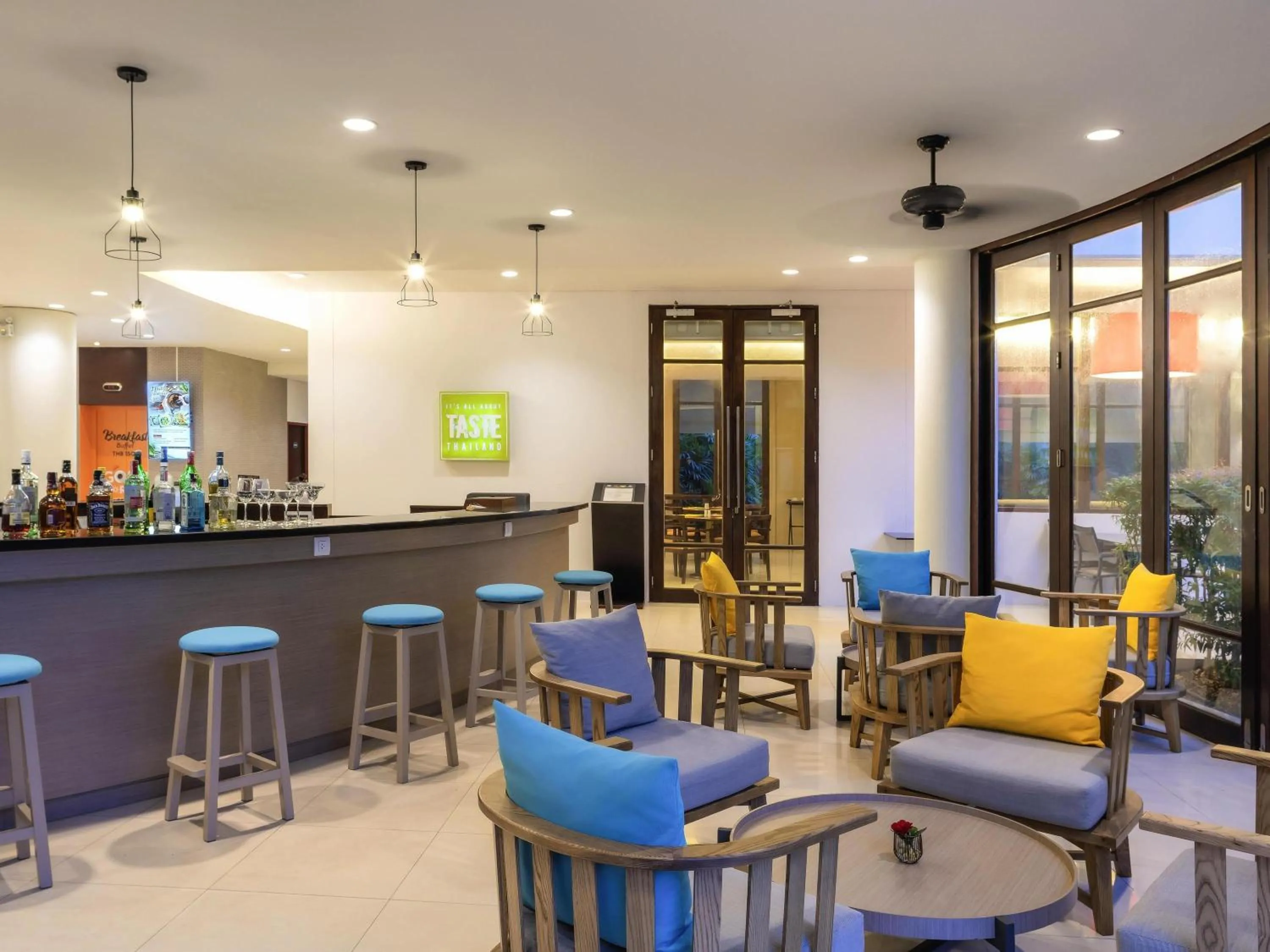 Lounge or bar in Ibis Phuket Patong