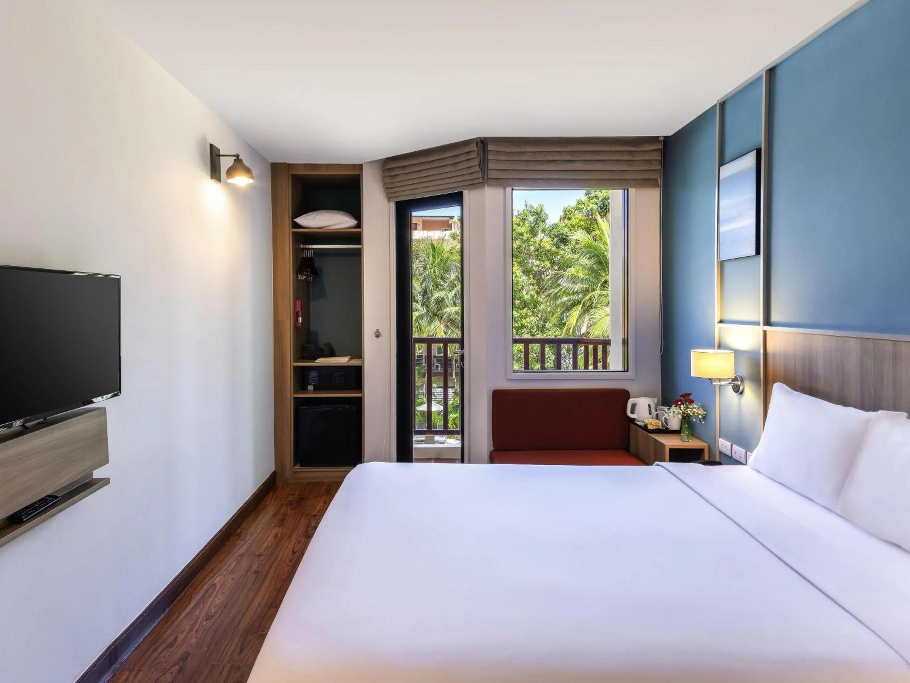 Property building, Bed in Ibis Phuket Patong