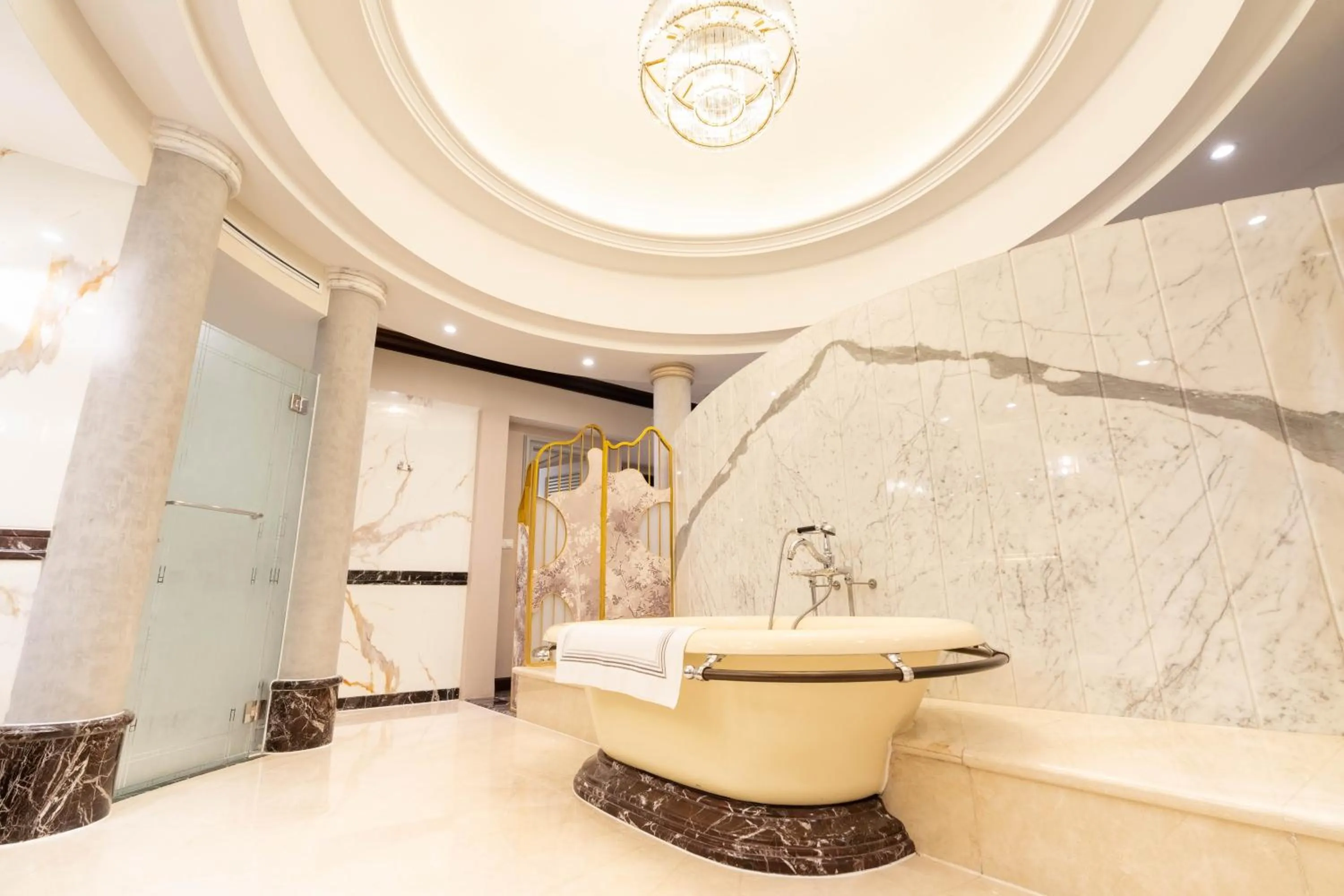 Bath in Wyndham Casablanca Jakarta