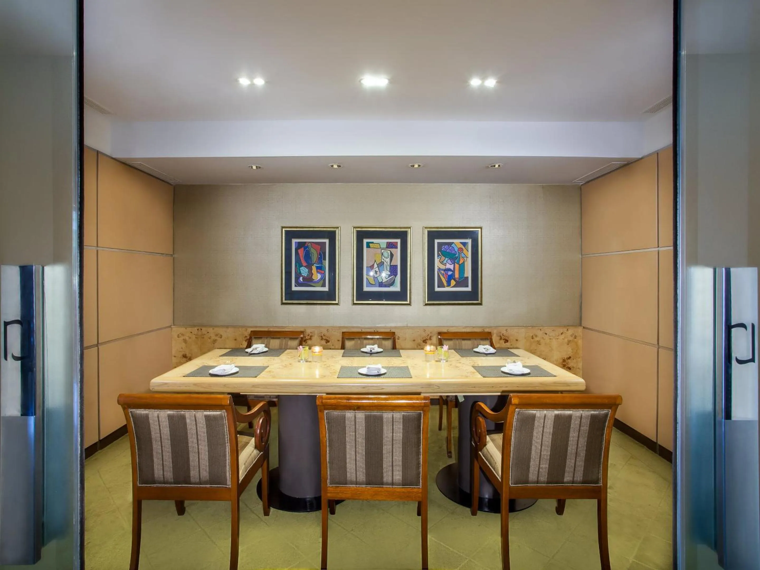 Restaurant/places to eat in Wyndham Casablanca Jakarta