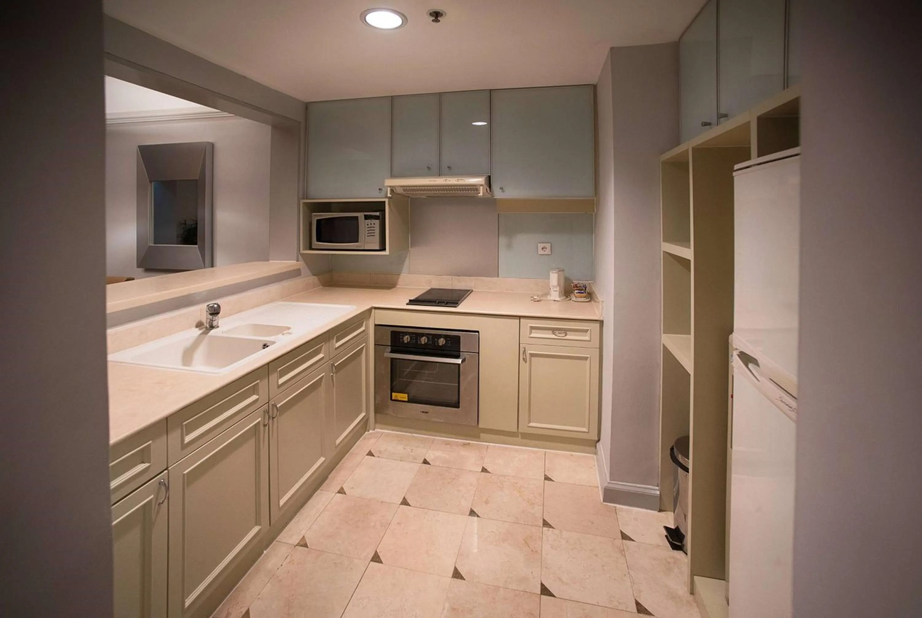 Kitchen or kitchenette in Wyndham Casablanca Jakarta