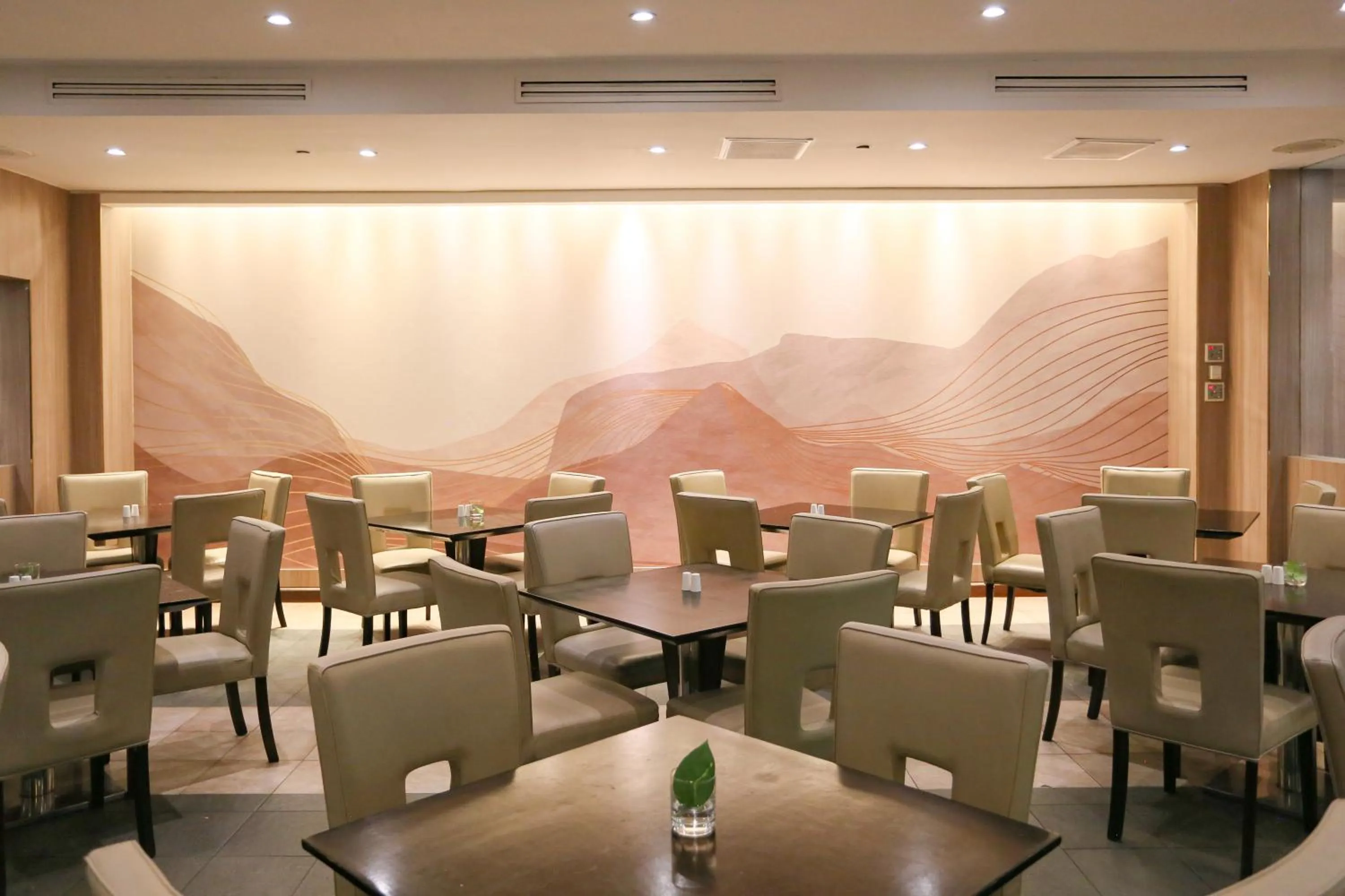 Restaurant/places to eat in Wyndham Casablanca Jakarta