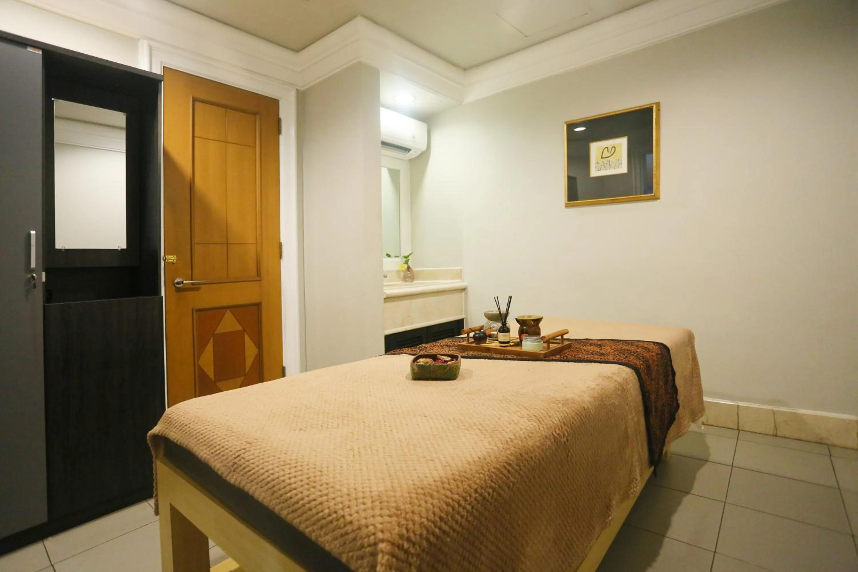 Massage, Bed in Wyndham Casablanca Jakarta