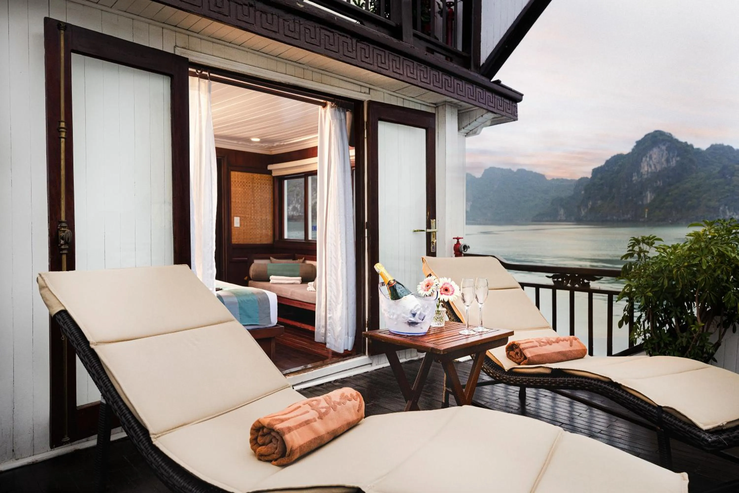 Balcony/Terrace in Bhaya Halong Cruises