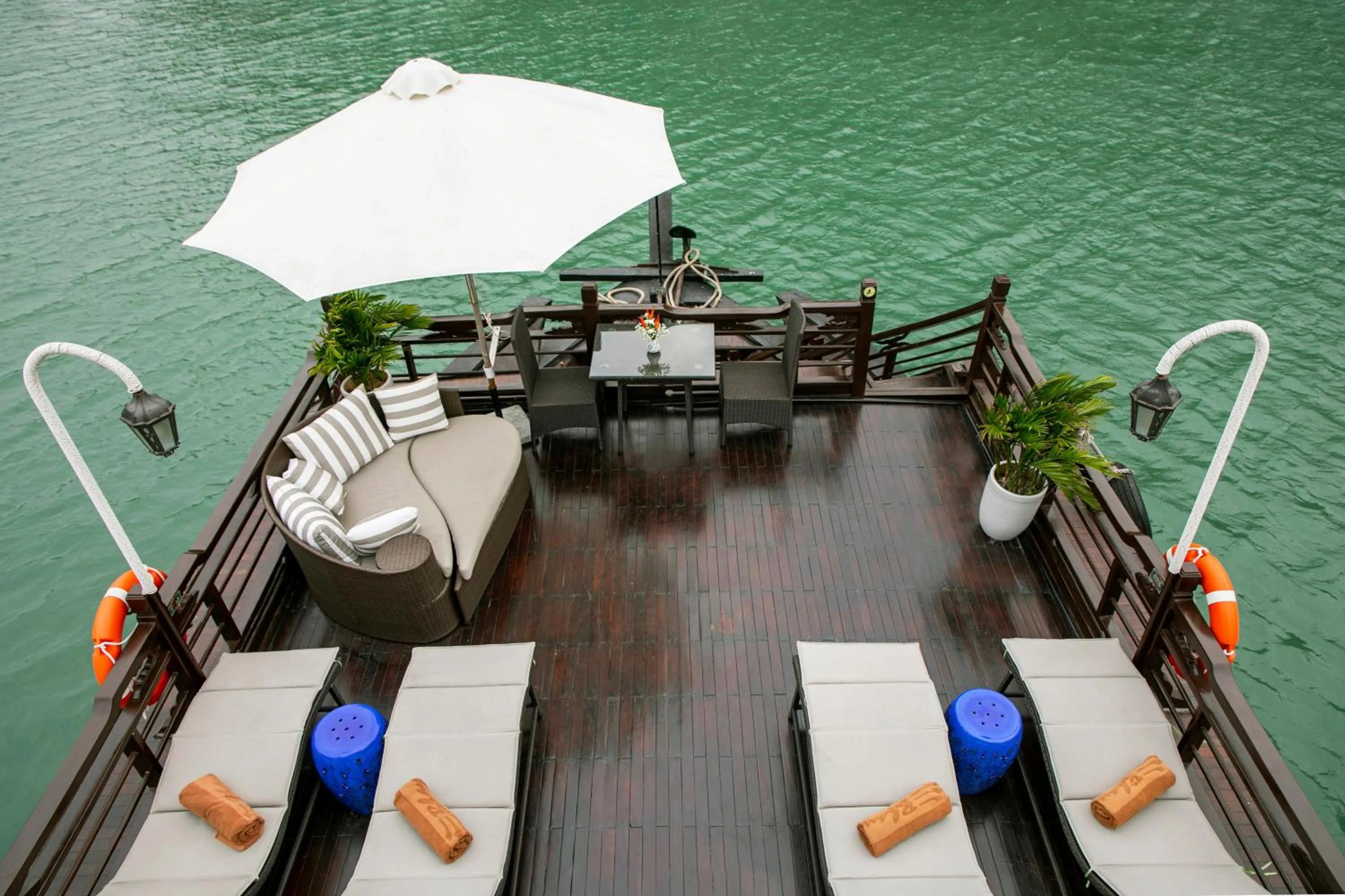 Balcony/Terrace in Bhaya Halong Cruises
