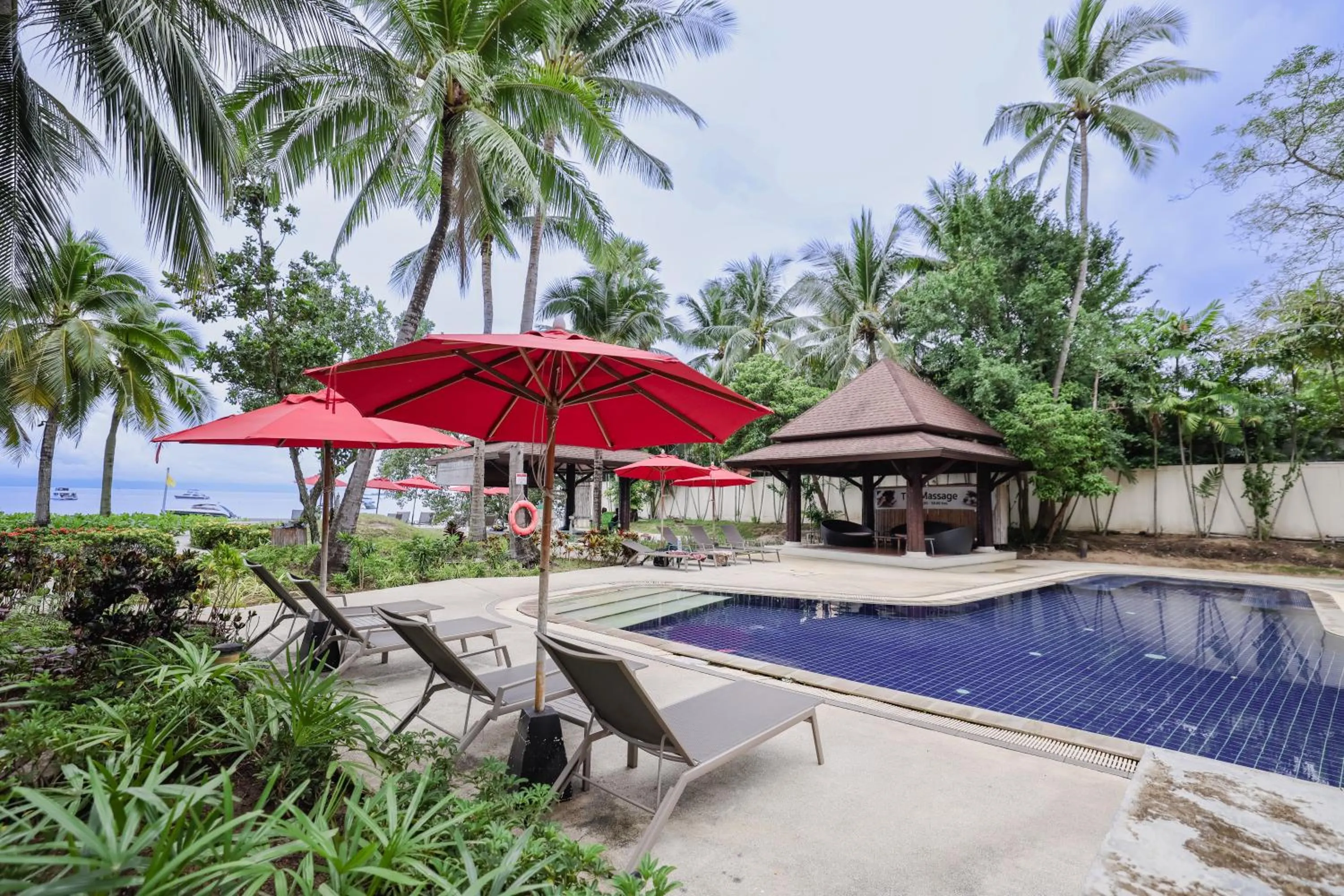 Swimming pool in ibis Samui Bophut Hotel