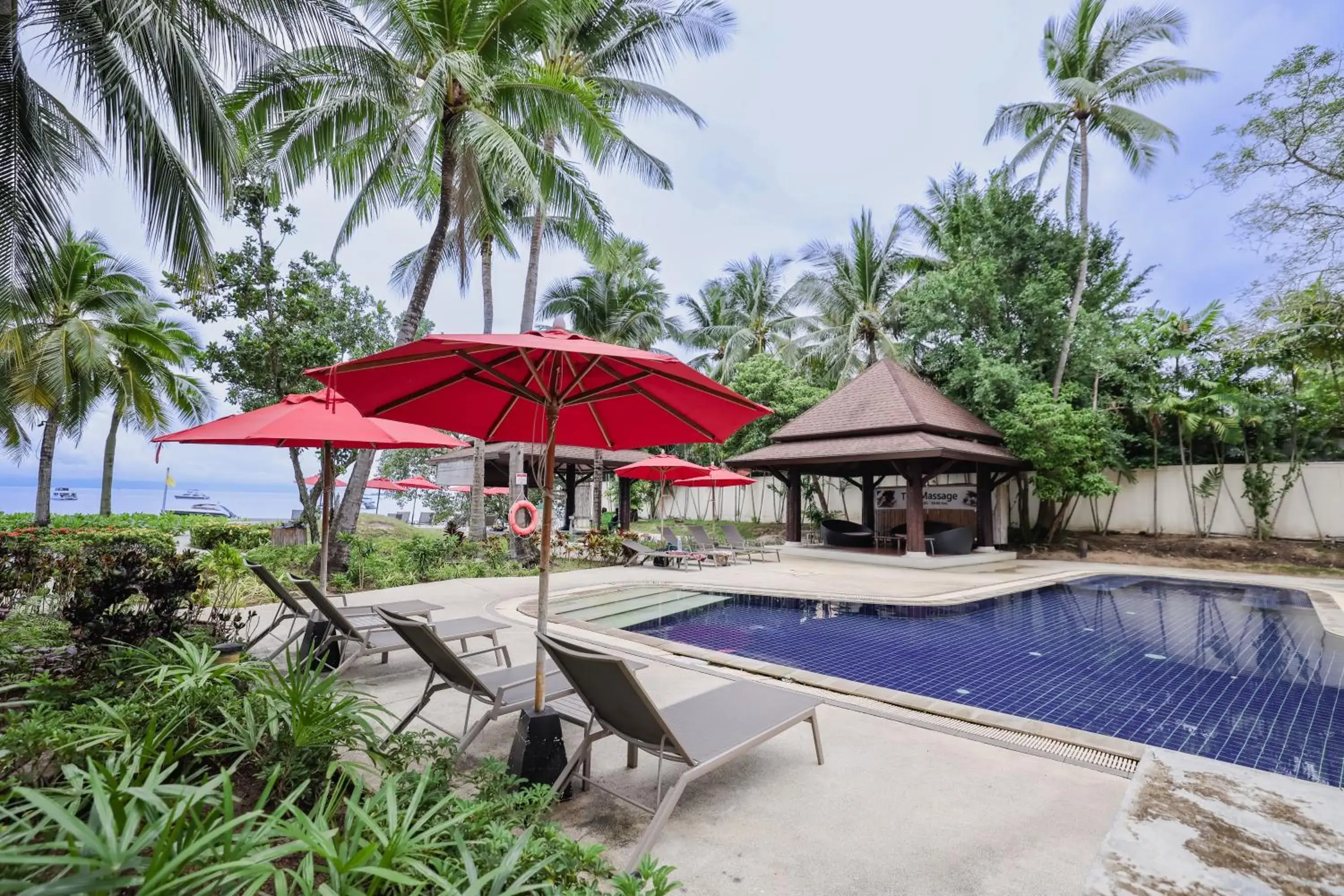 Swimming pool in ibis Samui Bophut Hotel Swimming pool in ibis Samui Bophut Hotel