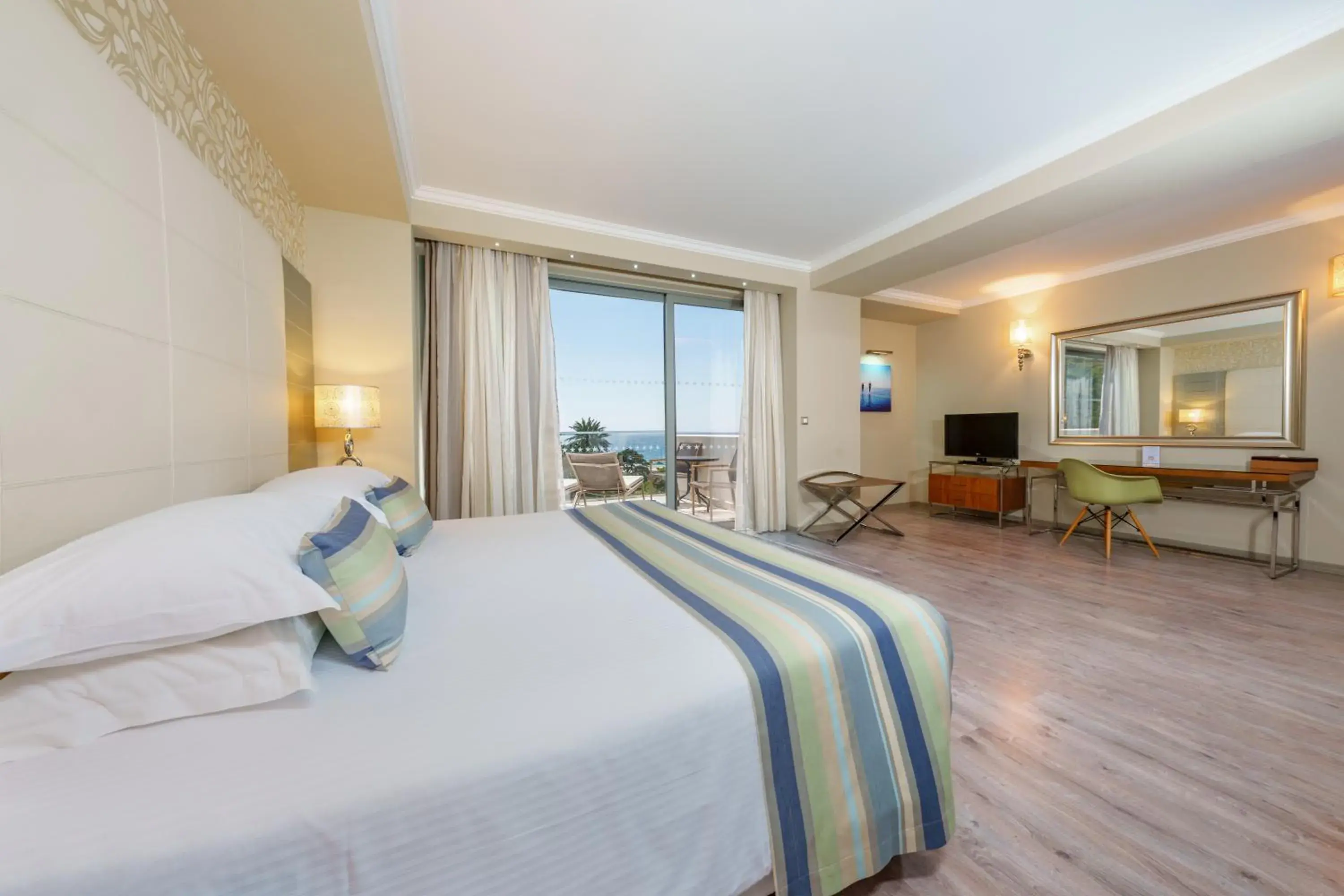 Bed in Atrium Platinum Resort & Spa Bed in Atrium Platinum Resort & Spa