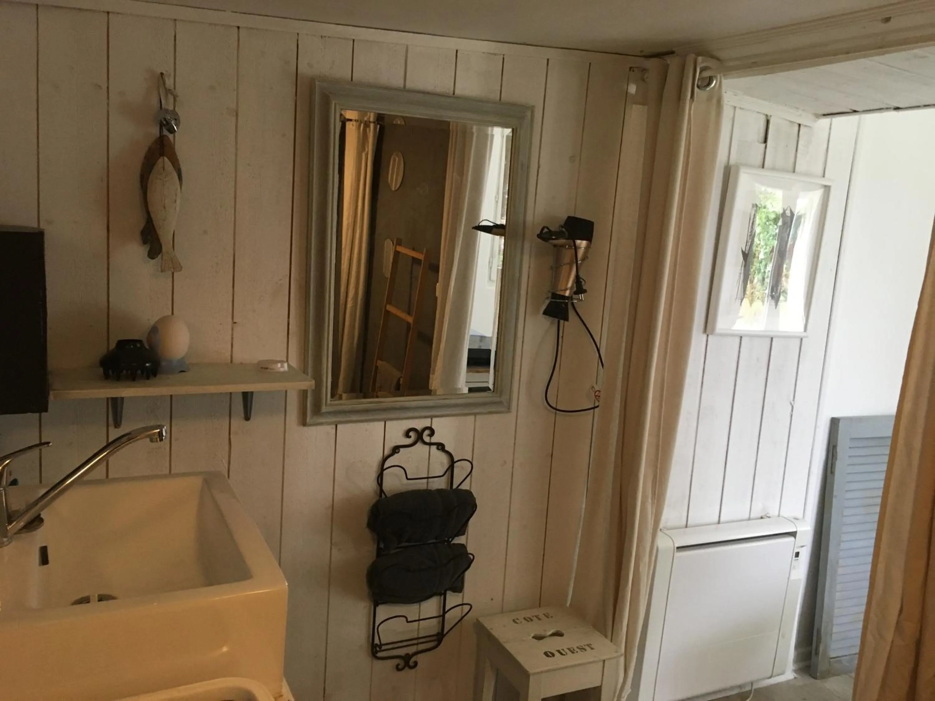 Bathroom in Les Studios de la Côte Roz - Voyageur Solo - Vue Mer