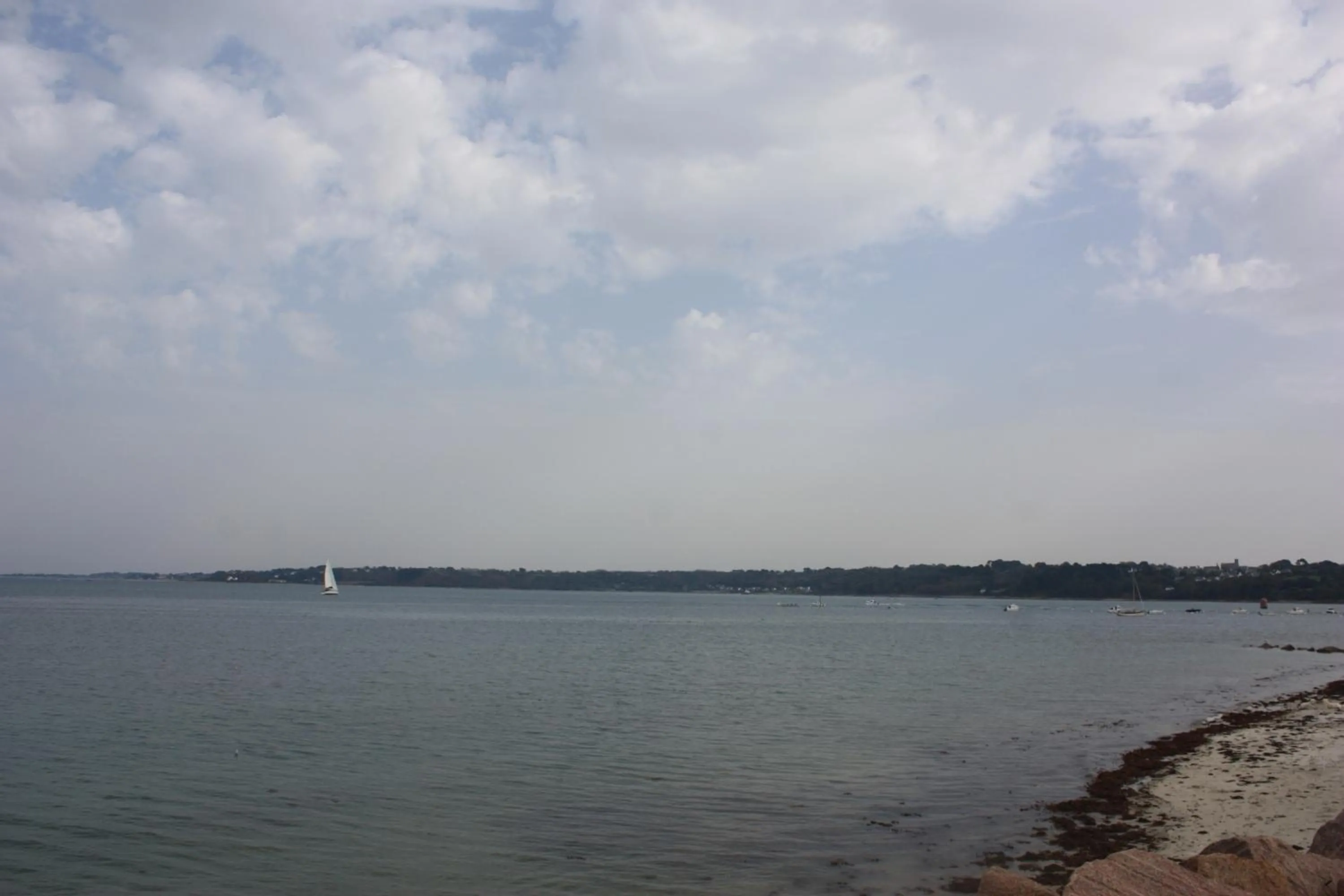 Beach in Les Studios de la Côte Roz - Voyageur Solo - Vue Mer