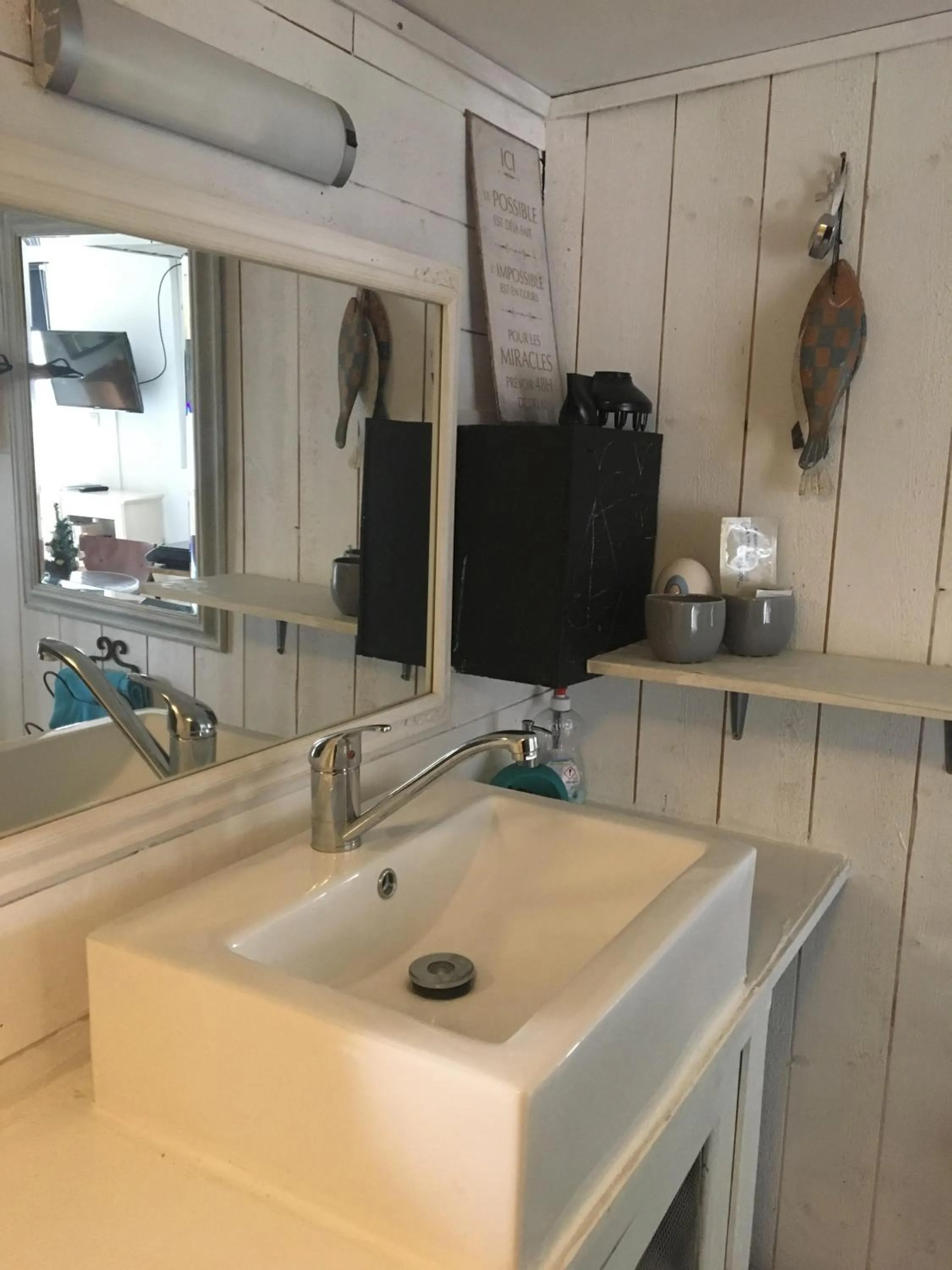 Bathroom in Les Studios de la Côte Roz - Voyageur Solo - Vue Mer