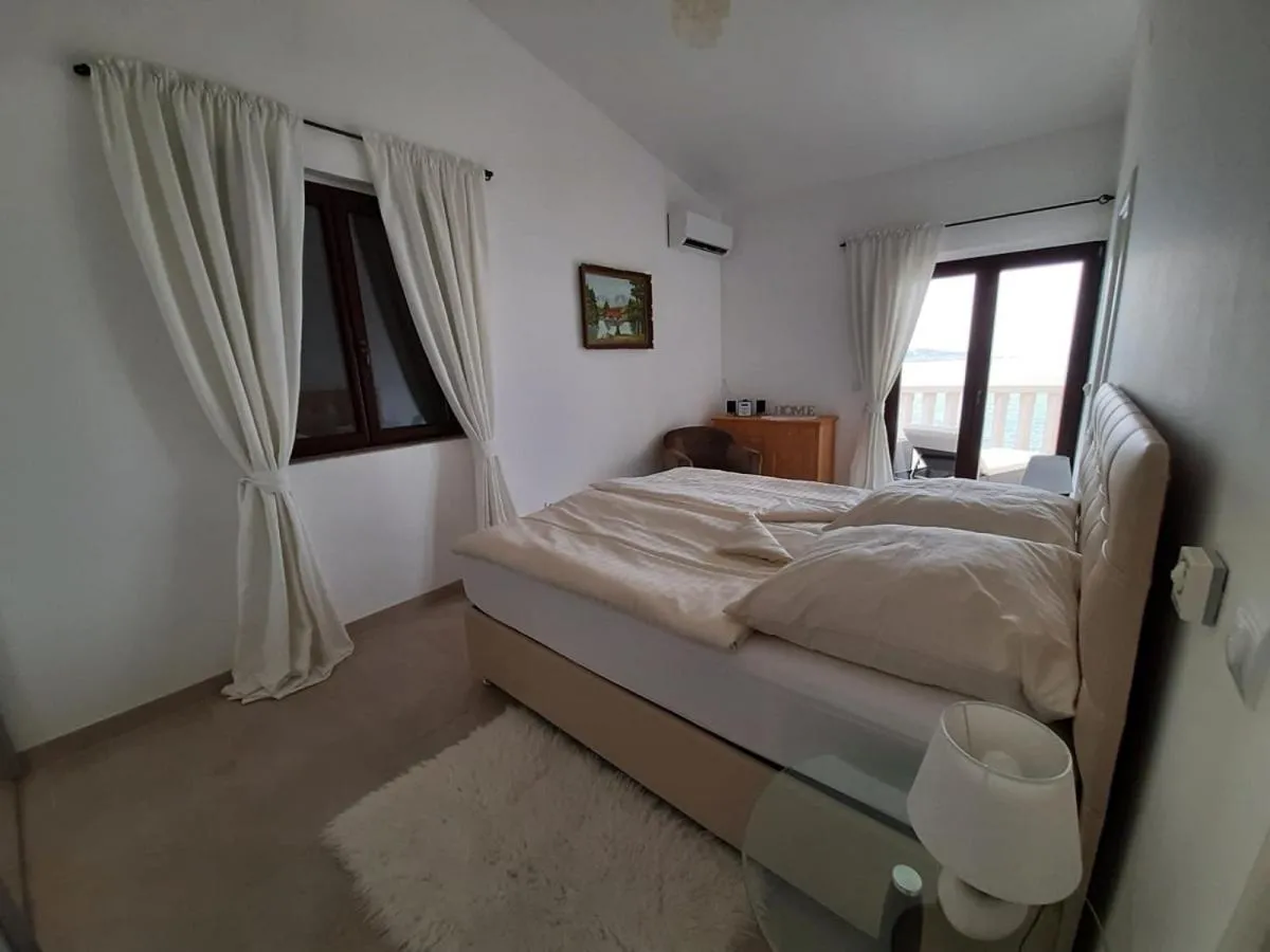 Bed in Luxury Villa Alena