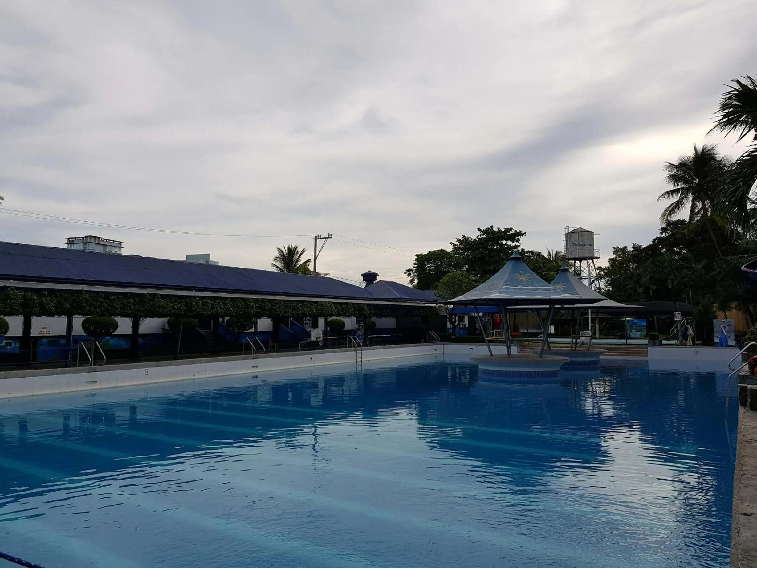 Swimming pool in Riverview Resort and Conference Center