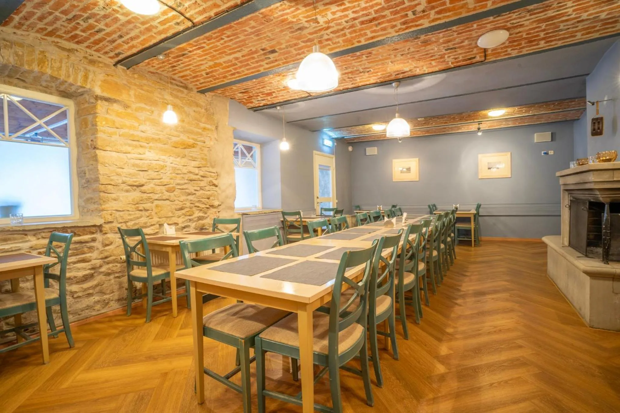 Restaurant/places to eat in Kongo Hotel
