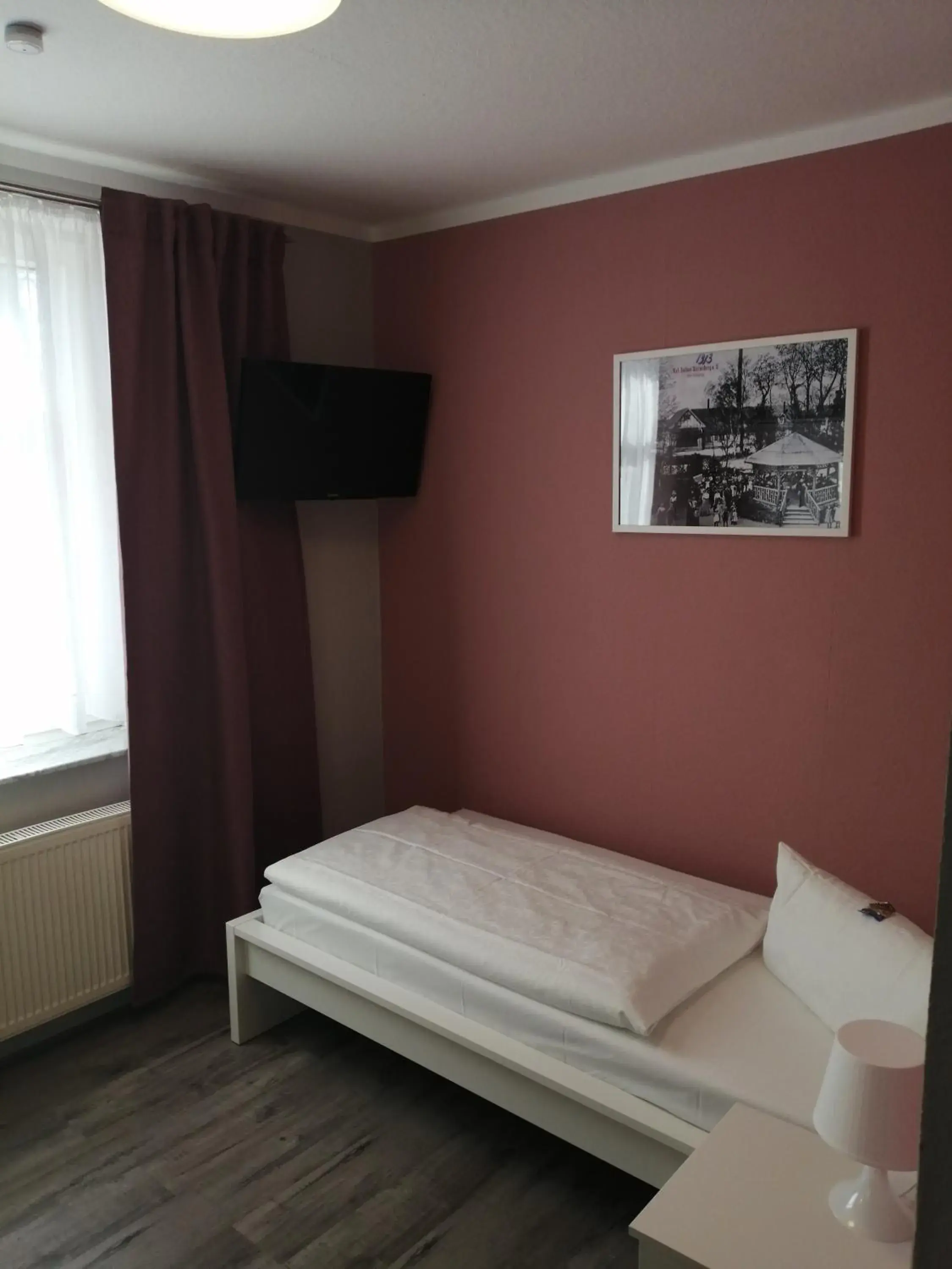 Single Room in Hotel Altes Badehaus Single Room in Hotel Altes Badehaus