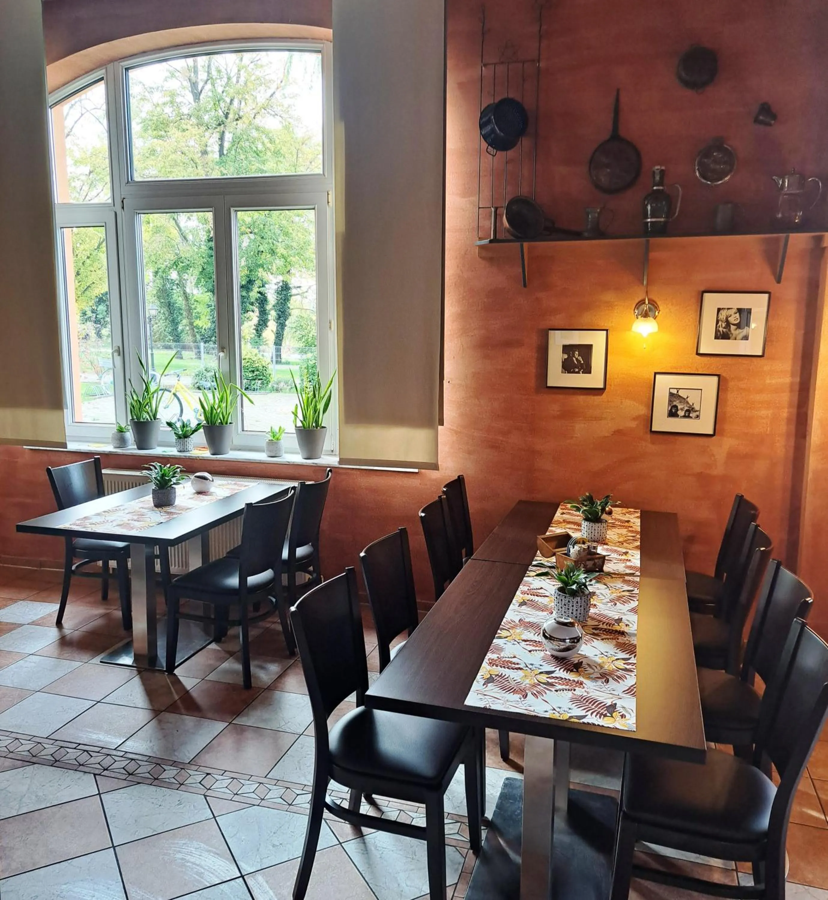 Restaurant/places to eat in Hotel Altes Badehaus