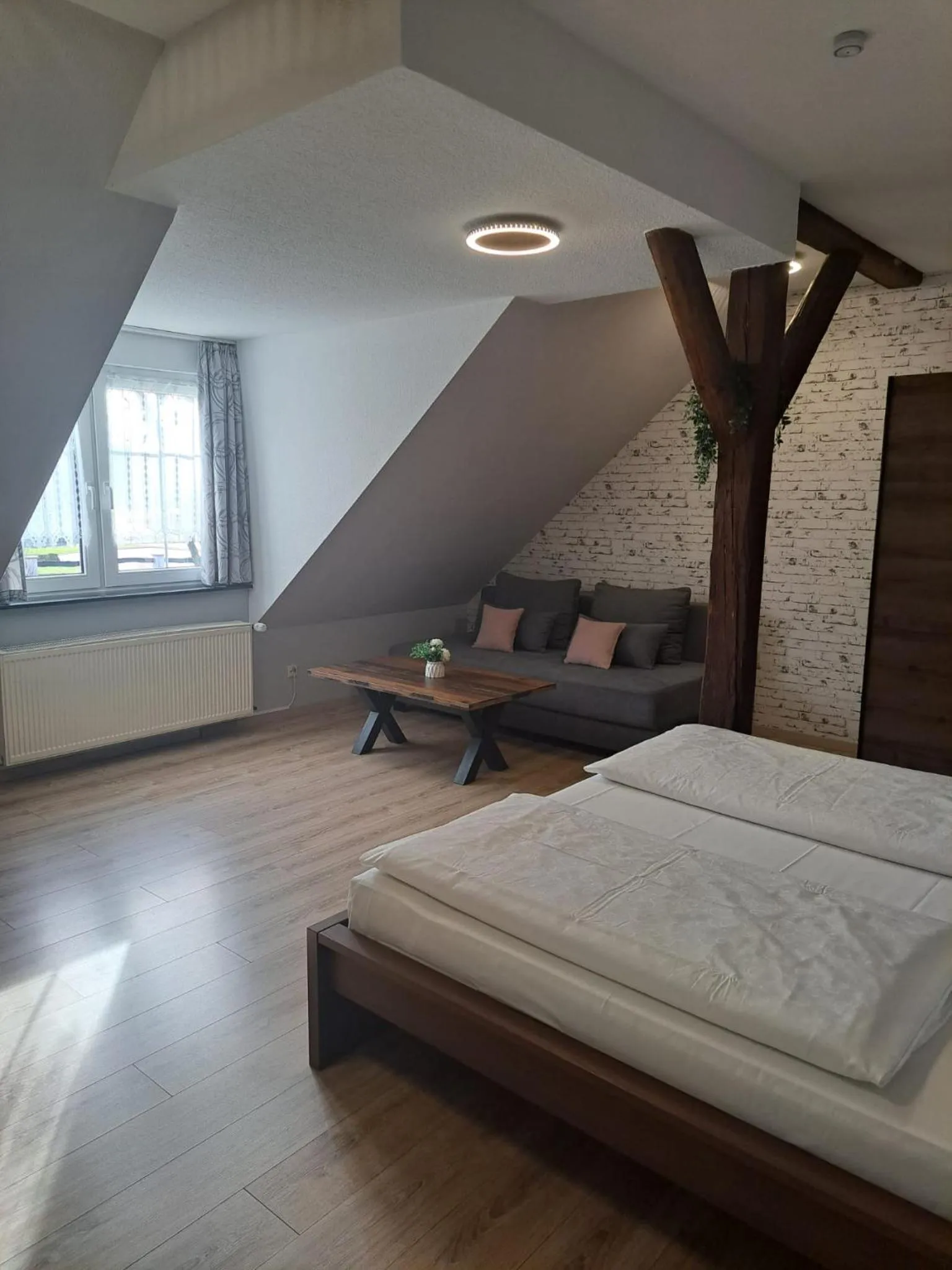 Property building, Bed in Hotel Altes Badehaus