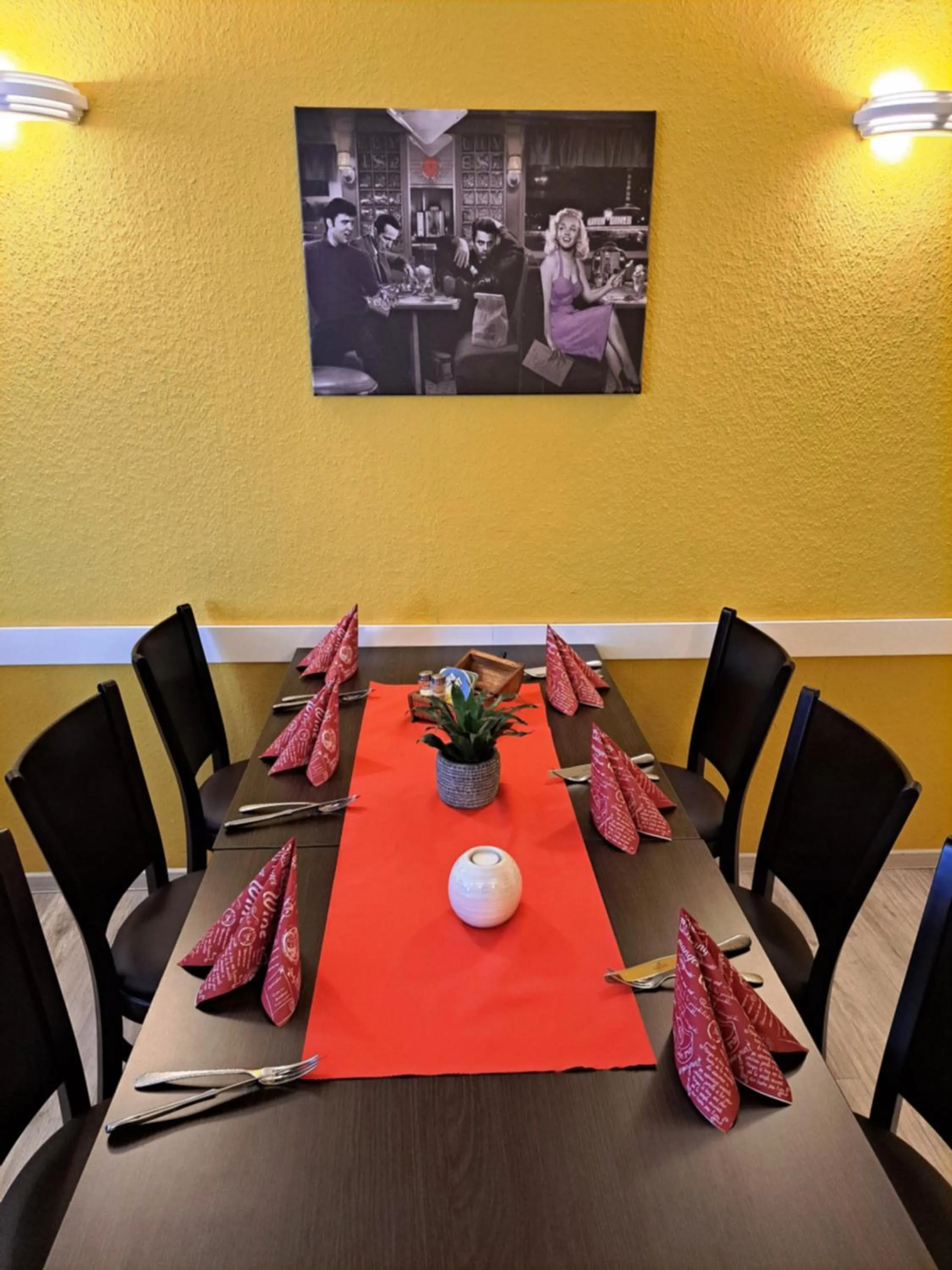 Restaurant/places to eat in Hotel Altes Badehaus