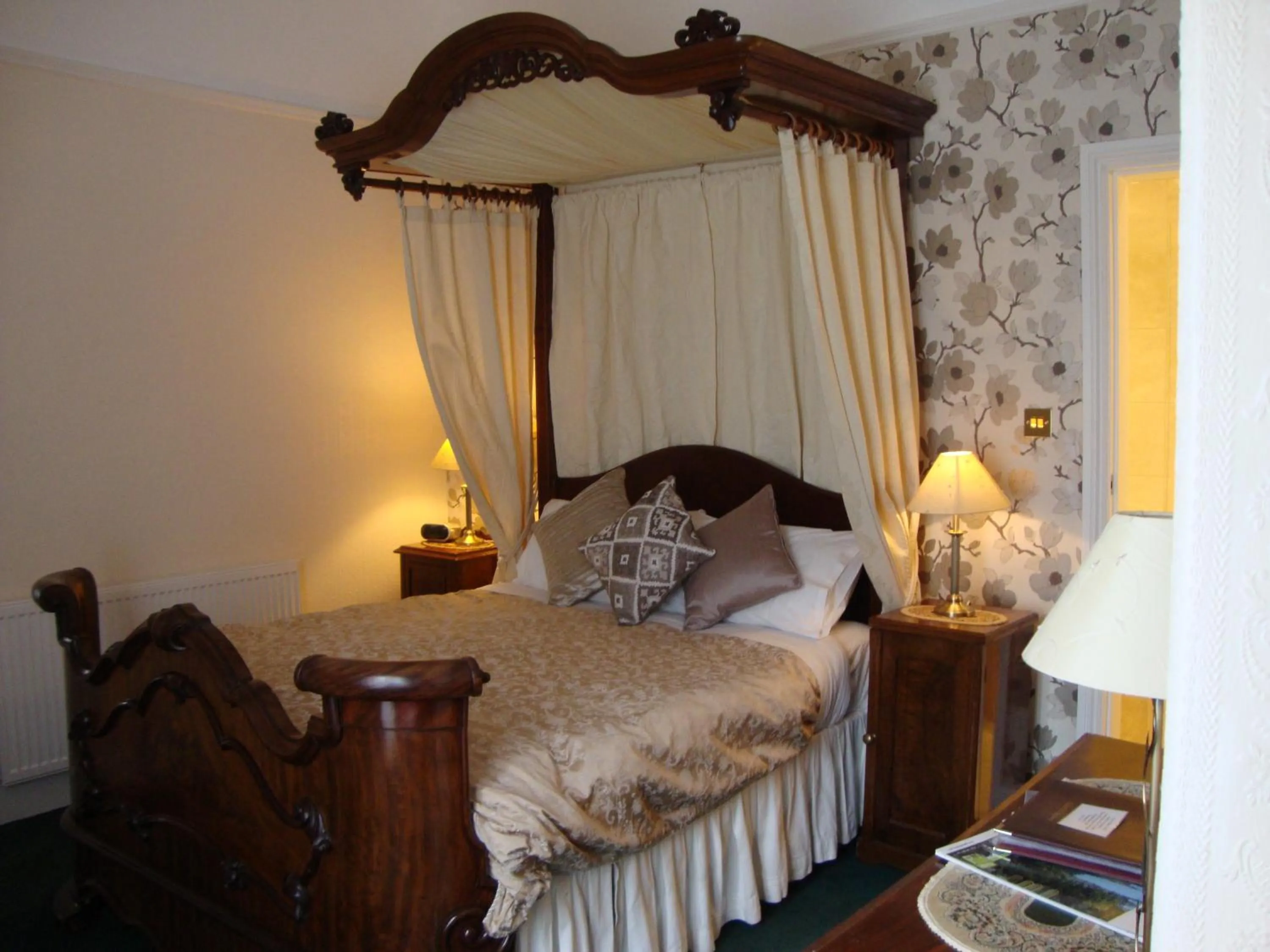 Bedroom, Bed in Ascot House