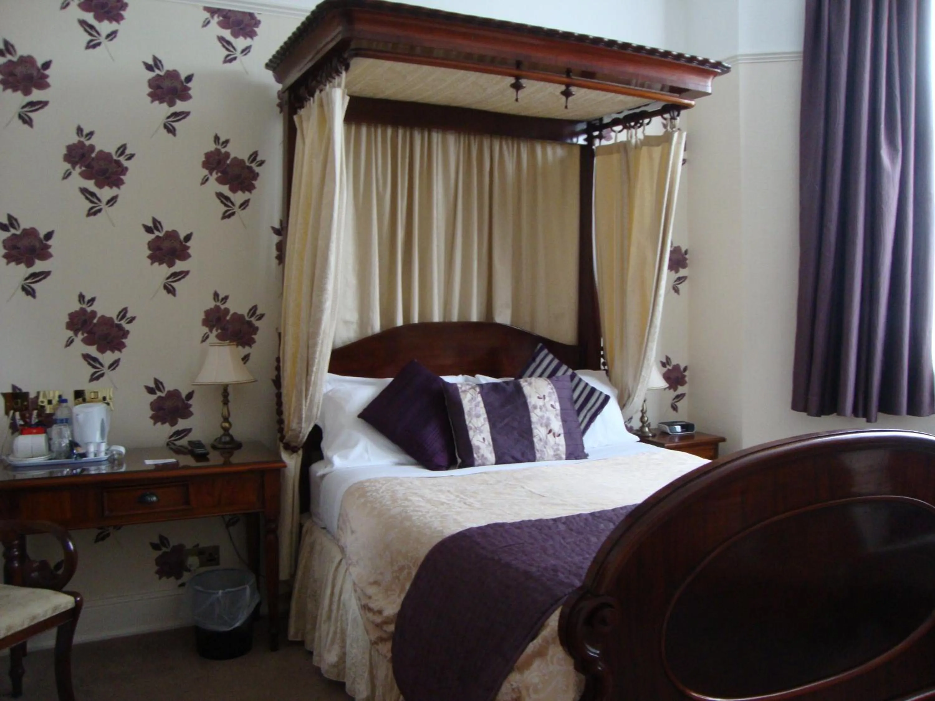 Bedroom, Bed in Ascot House